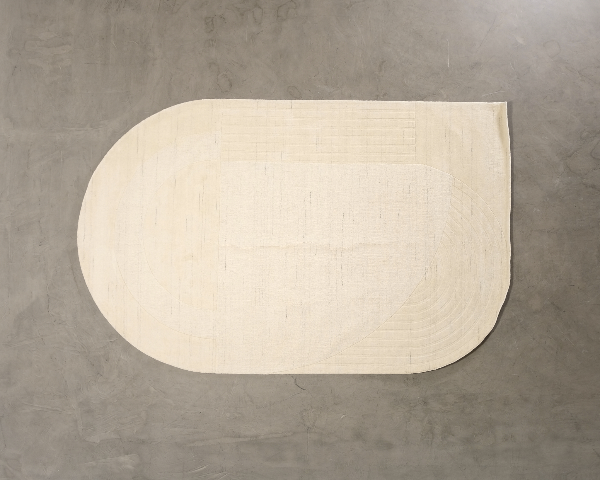 Layered Circular ullmatta 220 x 350 cm