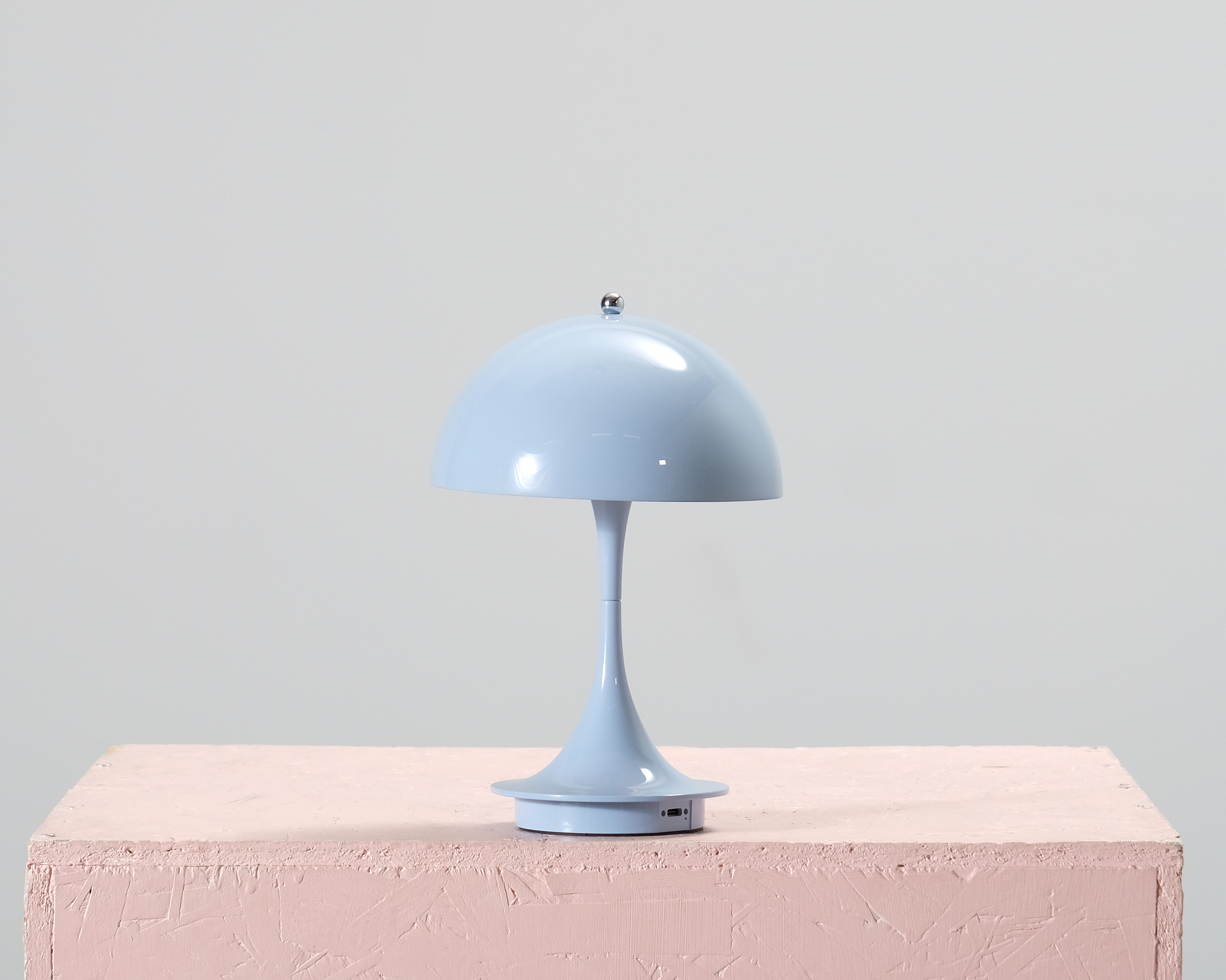Louis Poulsen Panthella 160 bärbar bordslampa