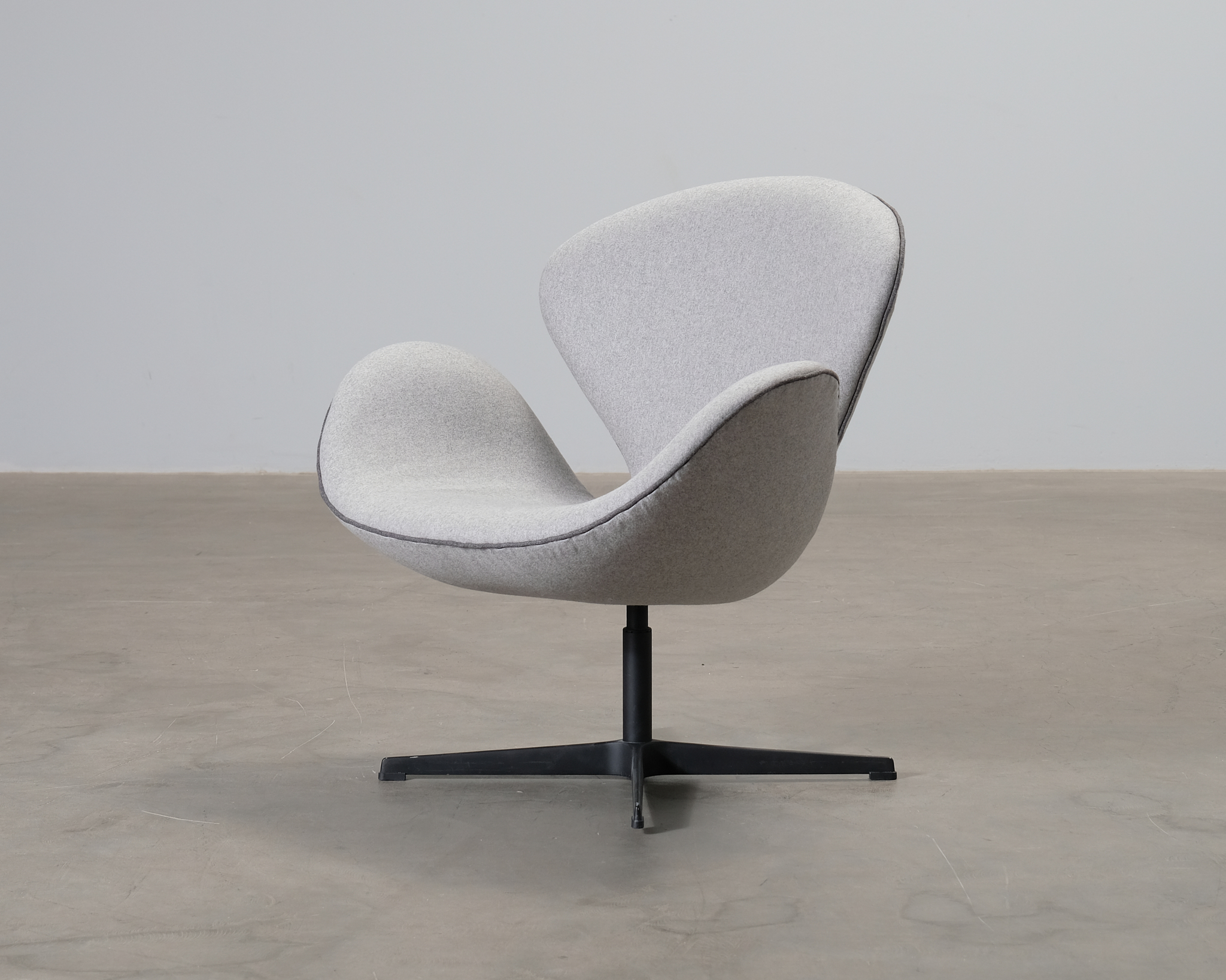 Fritz Hansen Swan f&aring;t&ouml;lj ljusgr&aring;