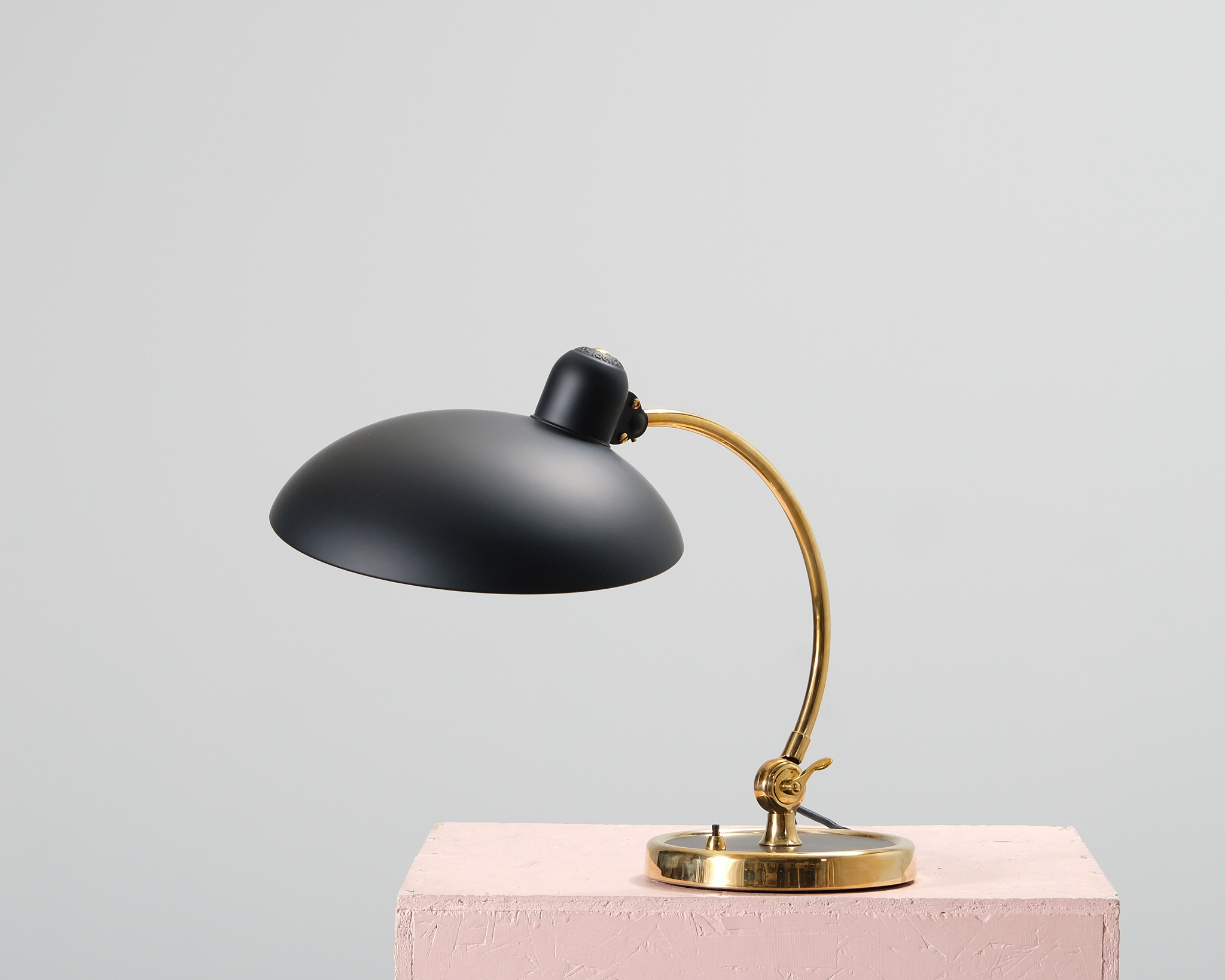 Fritz Hansen Kaiser Idell 6631-T Luxus bordslampa mässing / svart