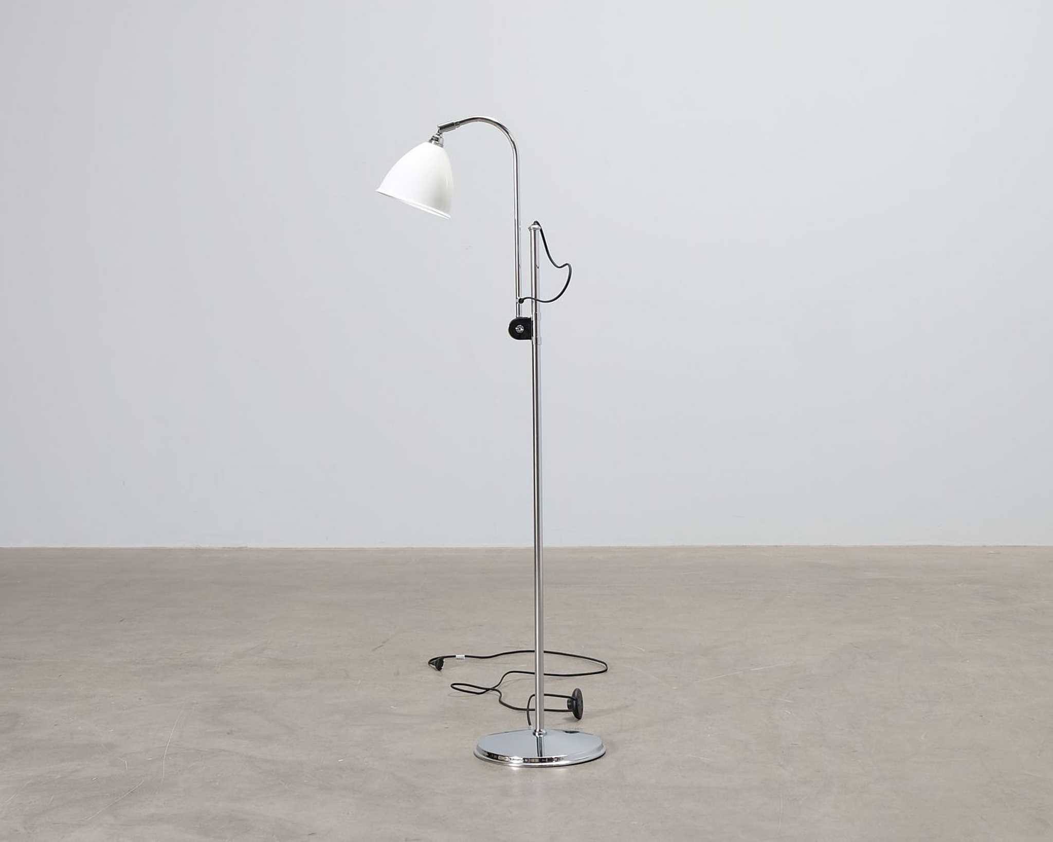 Gubi Bestlite BL3S golvlampa krom / Bone China