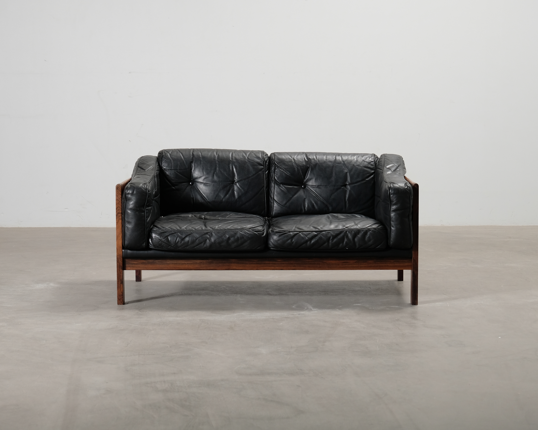 Futura M&ouml;bler Monte Carlo 2-sits vintage soffa svart l&auml;der