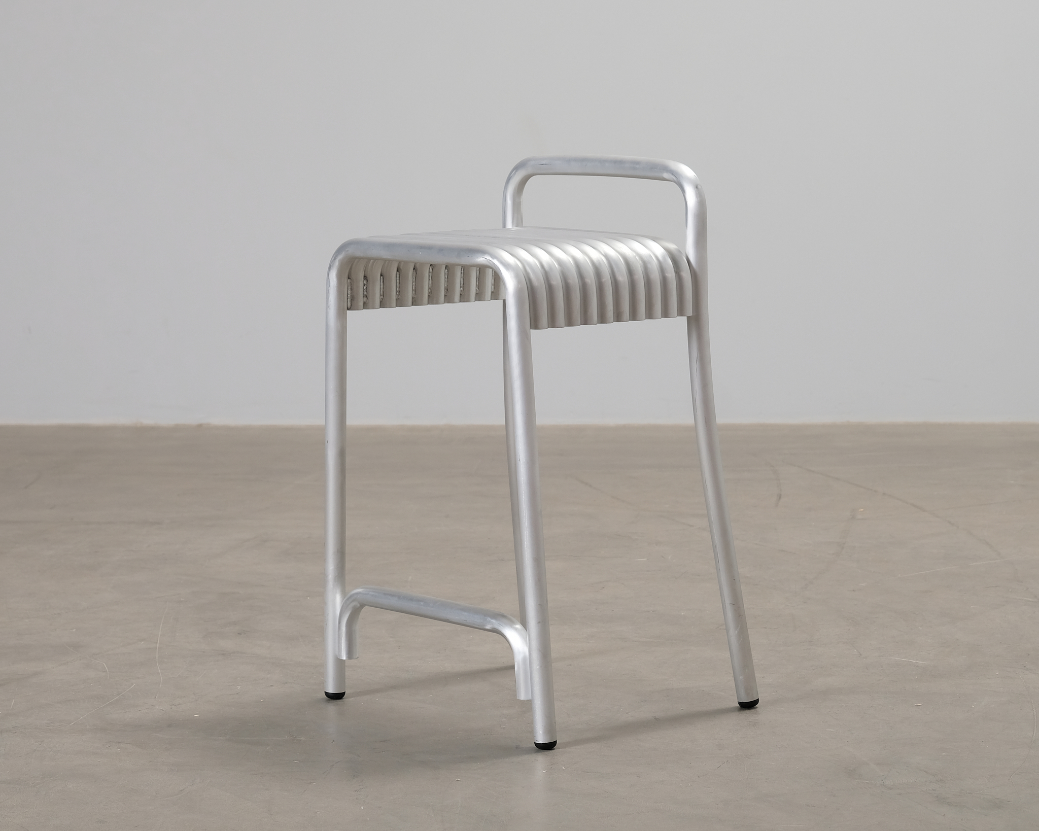 Beb&oacute; Objects Kane barstol 65 cm silver