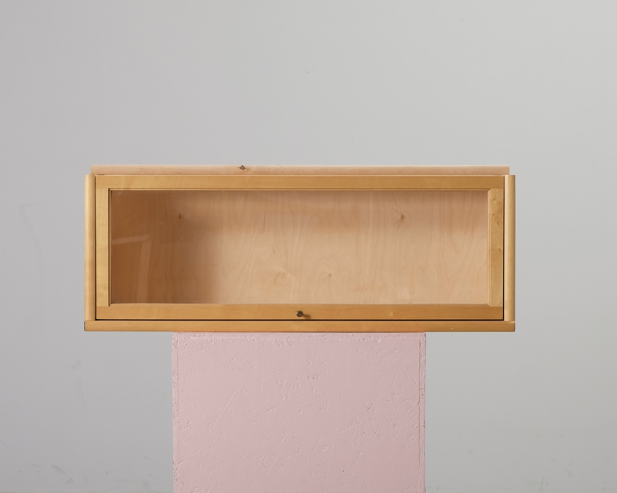 Boknäs vitrin med glasdörr D29