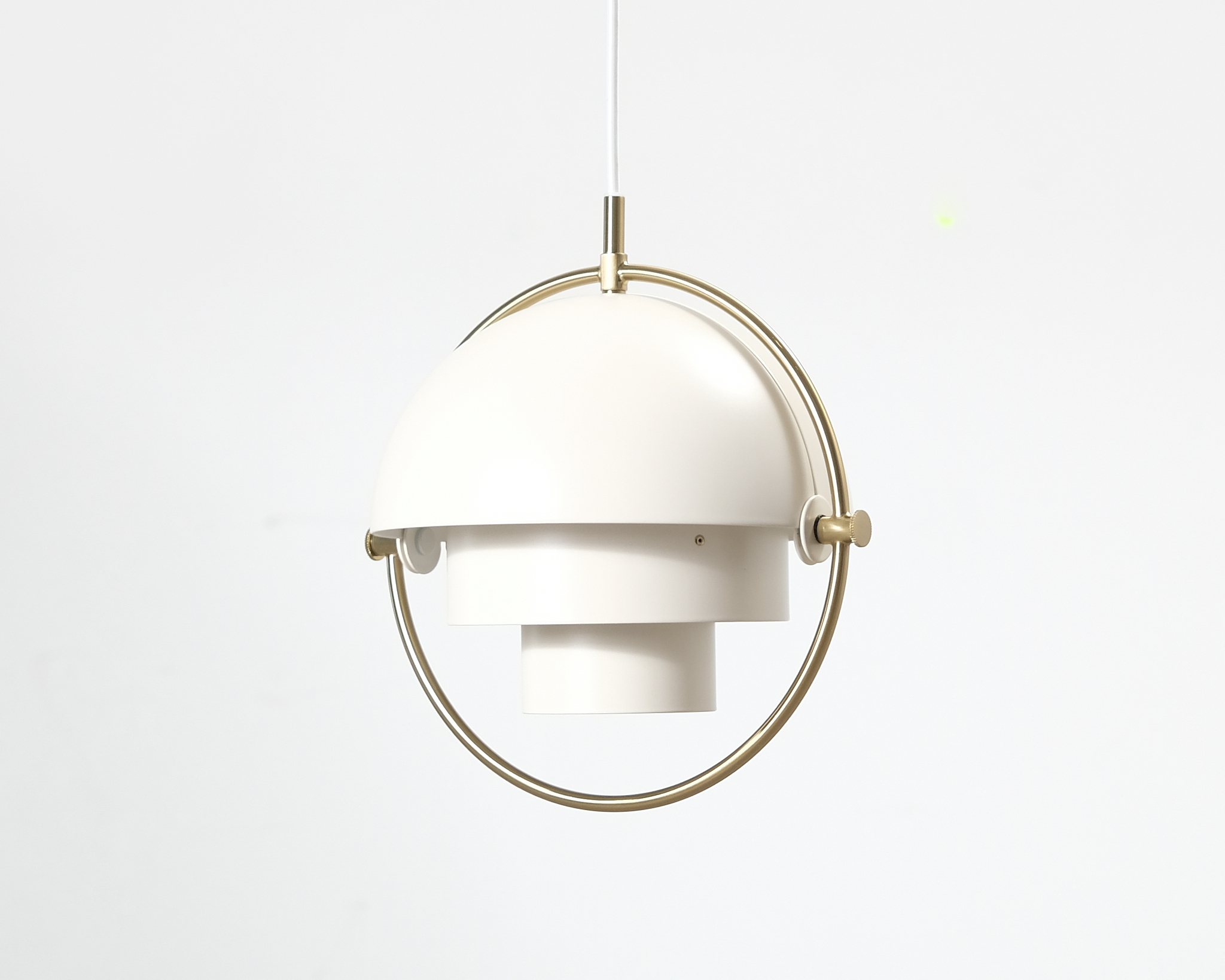 Gubi Multi-Lite pendellampa ø 25,5 cm vit / mässing