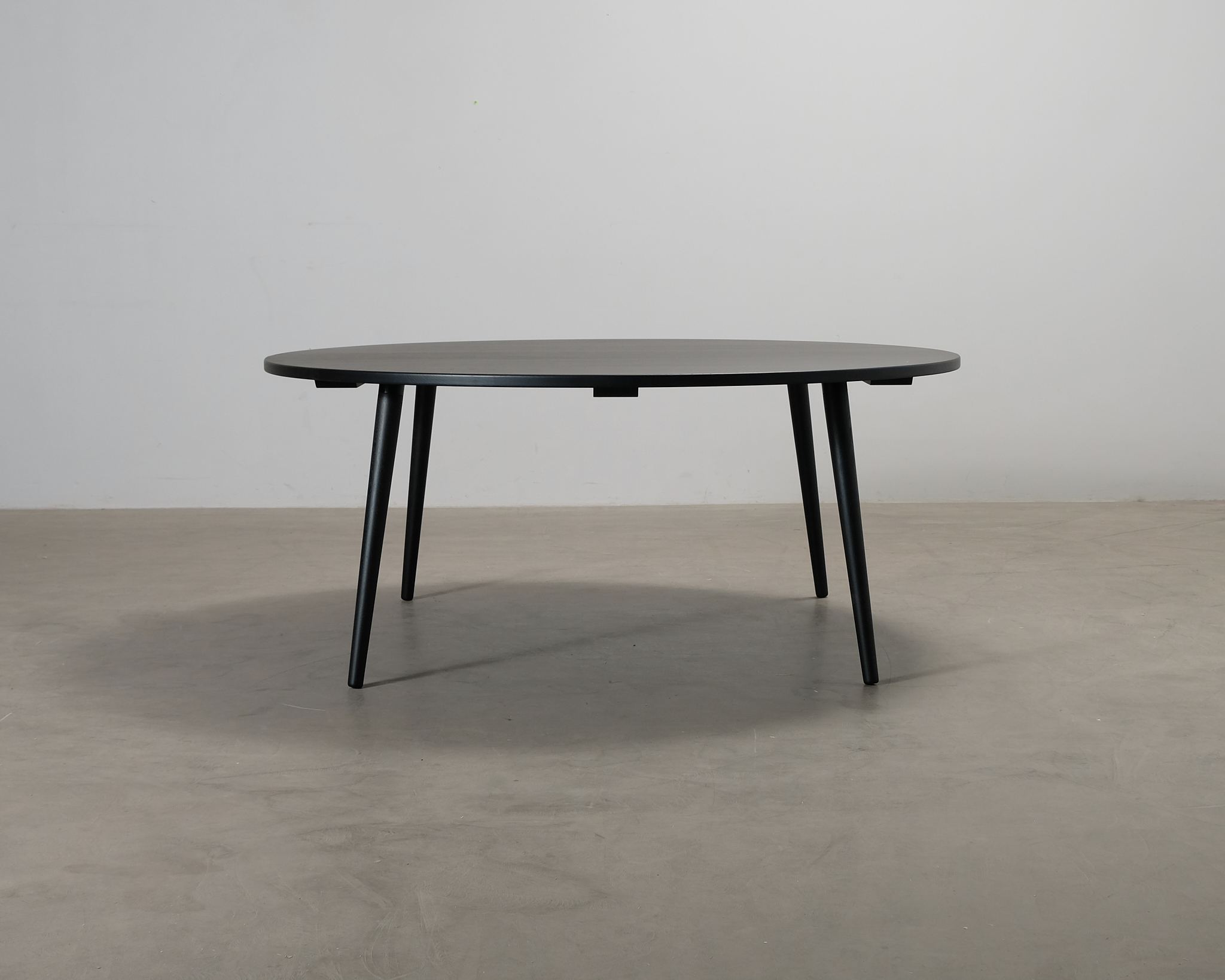 FeelDesign Tyra matbord &oslash; 180 cm svart