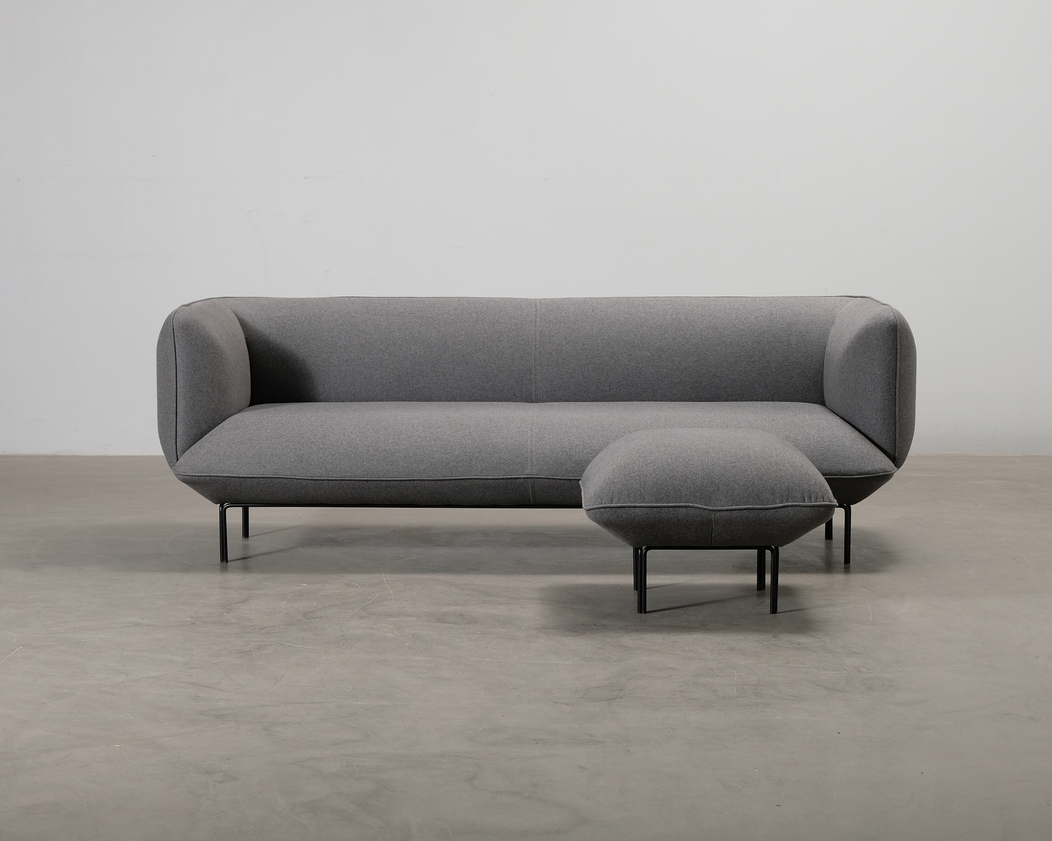 Bolia Cloud 3-sits soffa med fotpall grå