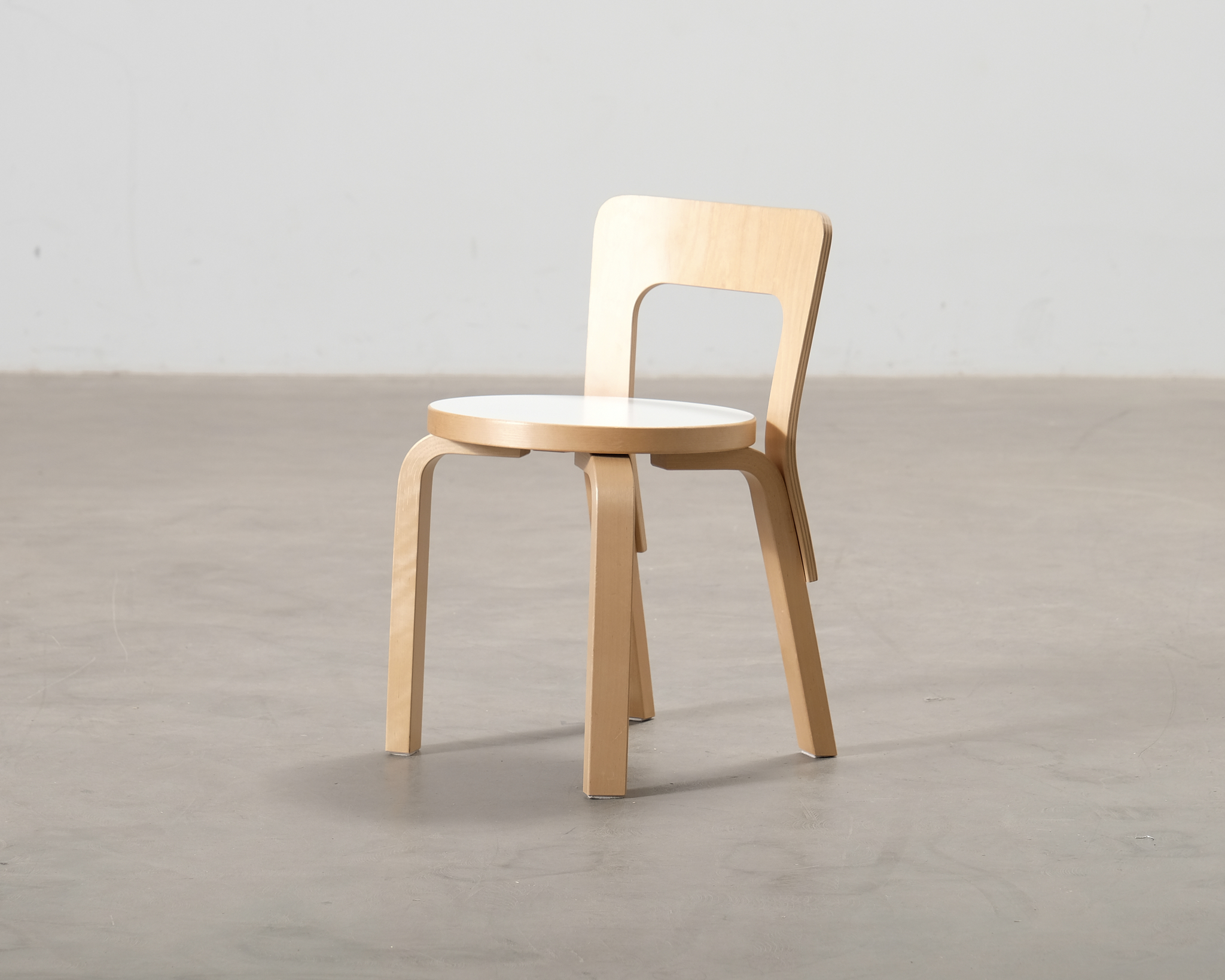 Artek N65 barnstol björk / vit laminat