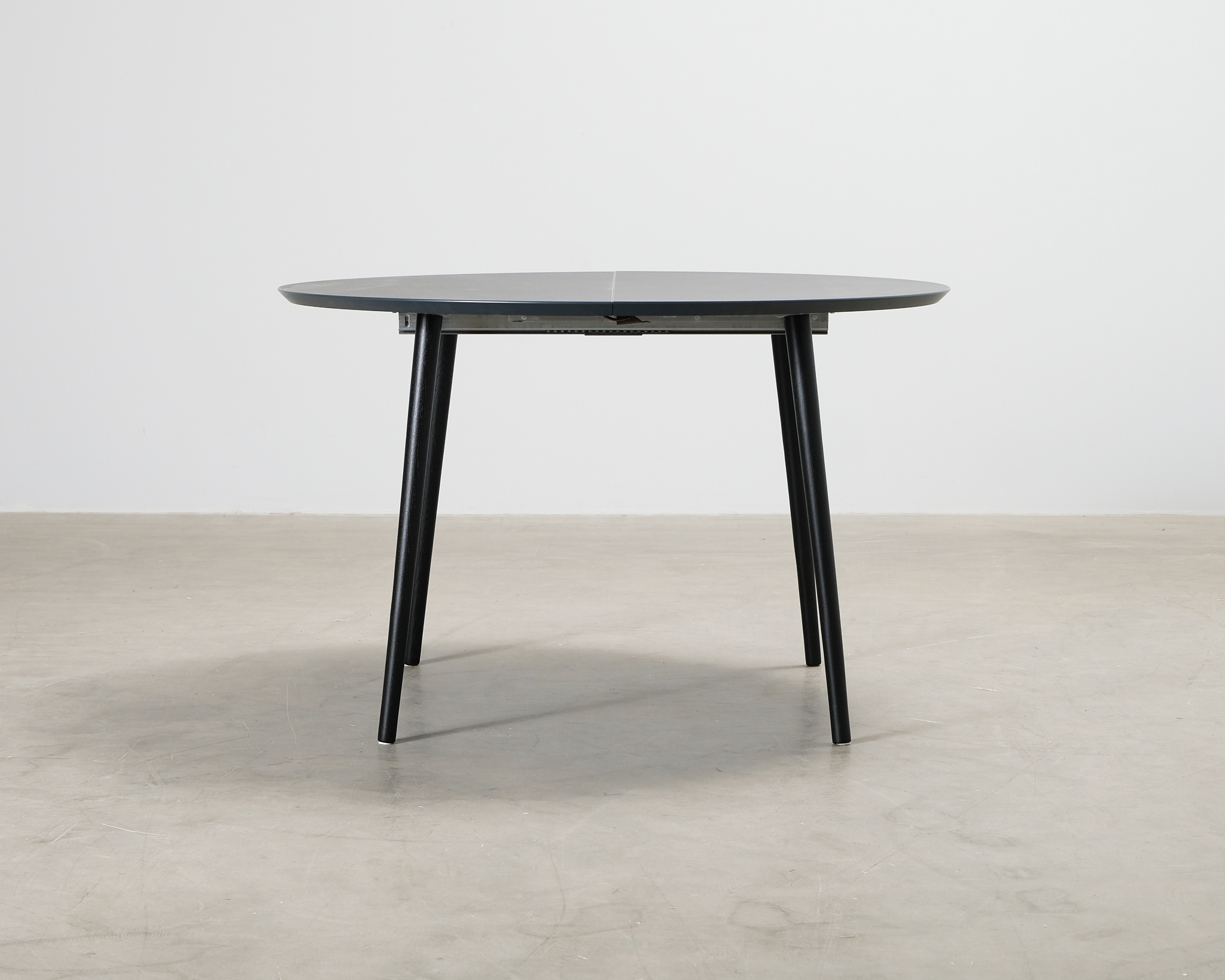 Sofacompany Amelia f&ouml;rl&auml;ngningsbart matbord 120&ndash;170 cm svart