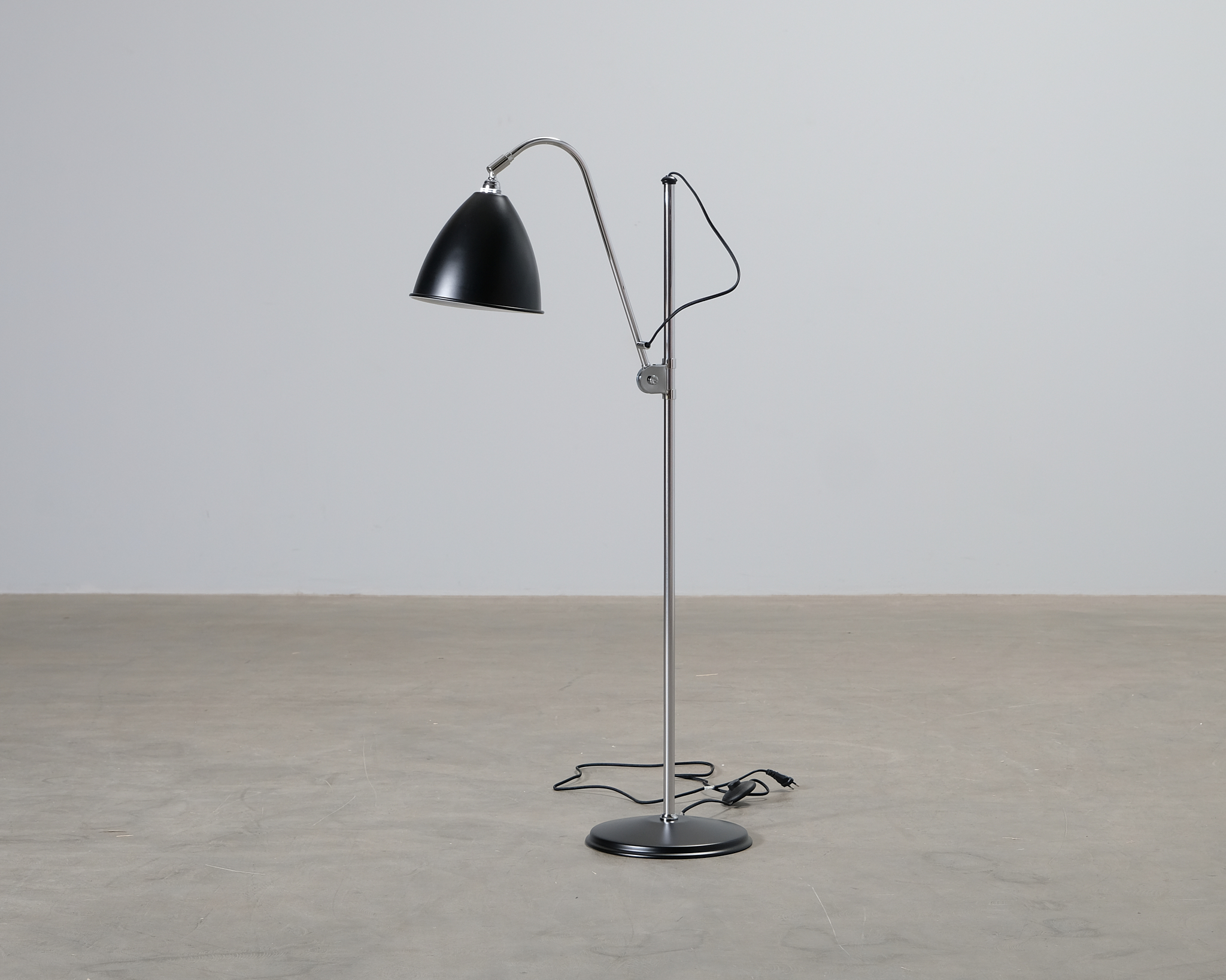 Gubi Bestlite BL3M golvlampa svart / krom
