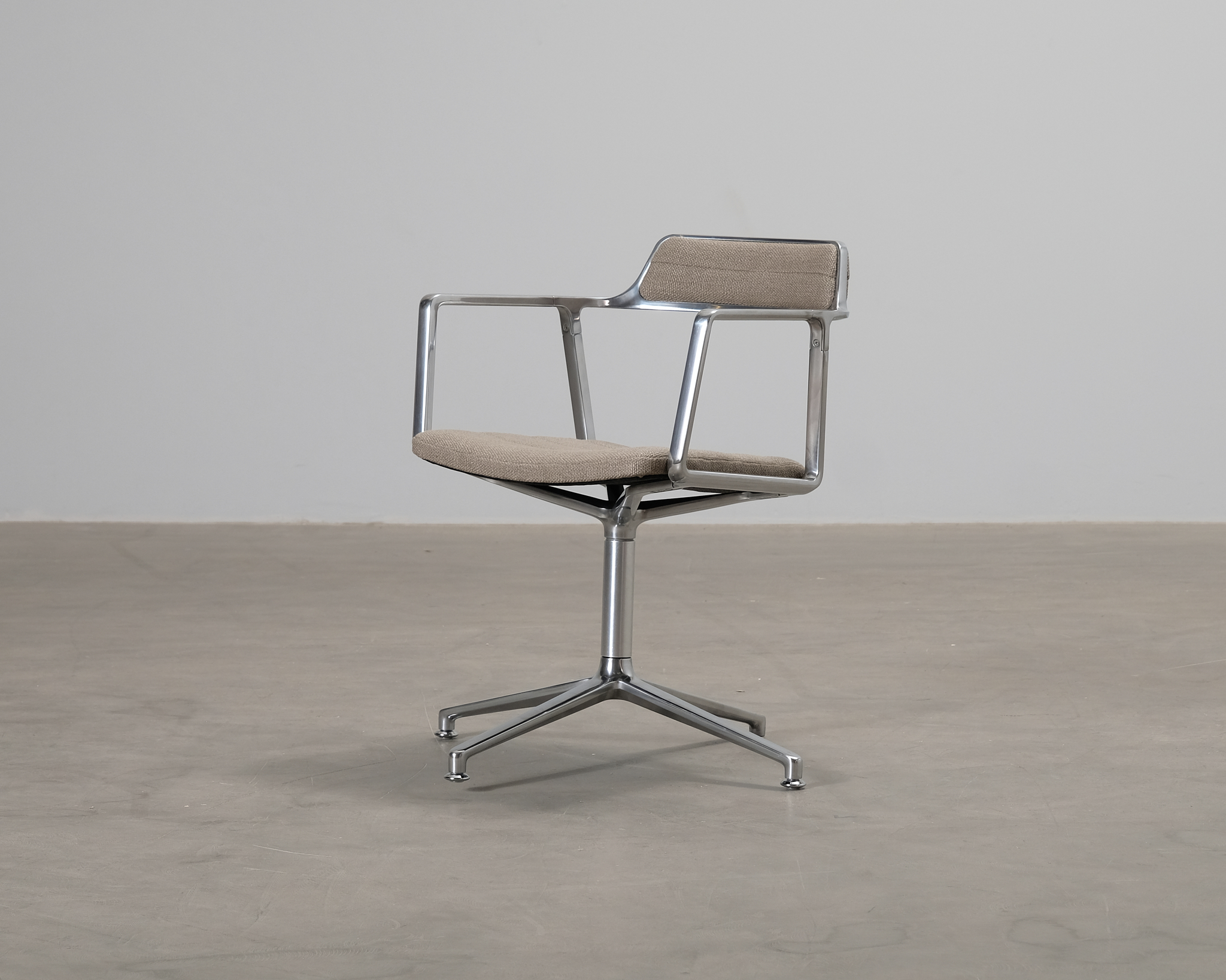 Vipp 453+ kontorsstol ljusbrun / aluminium