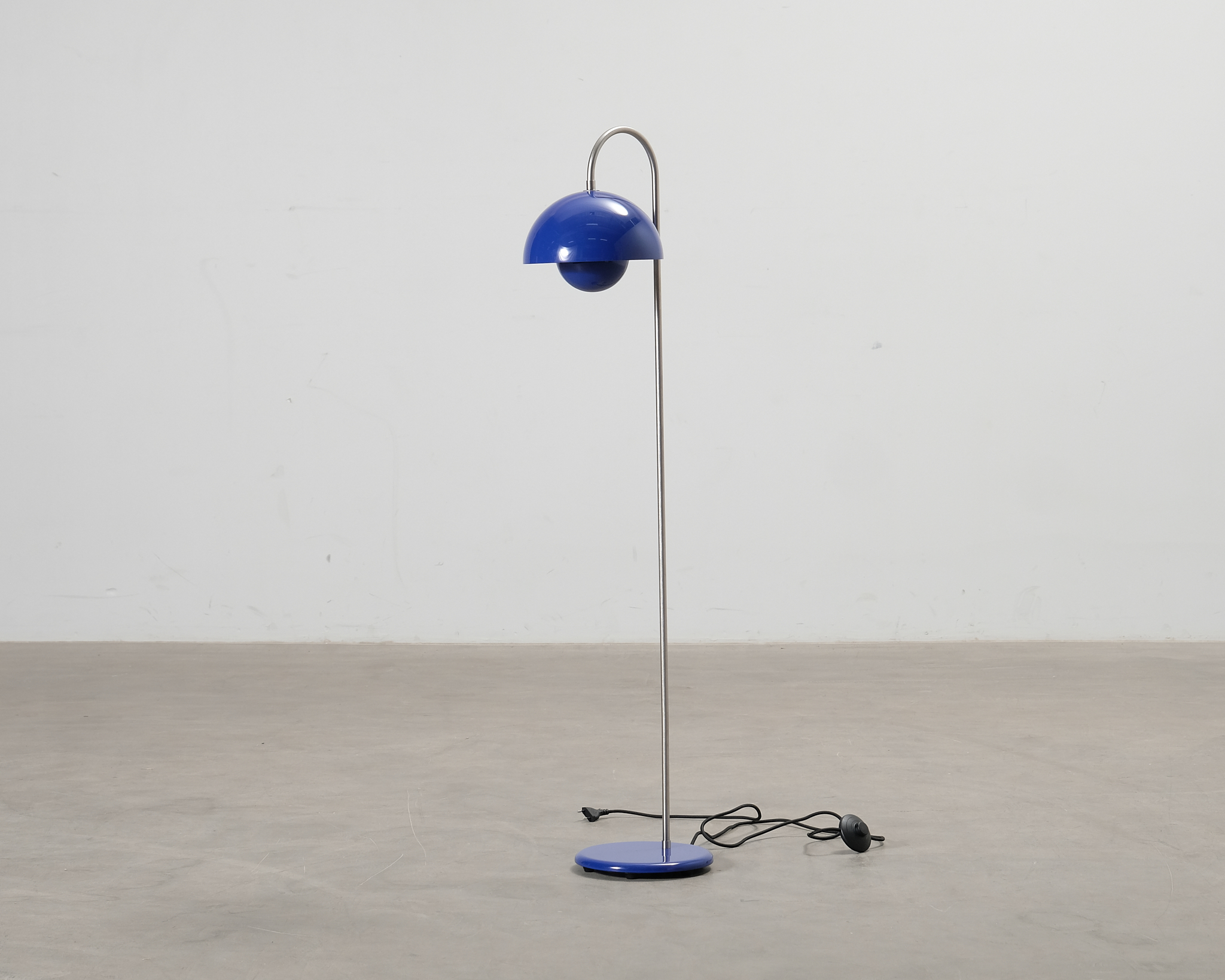&Tradition Flowerpot VP12 golvlampa Cobalt Blue