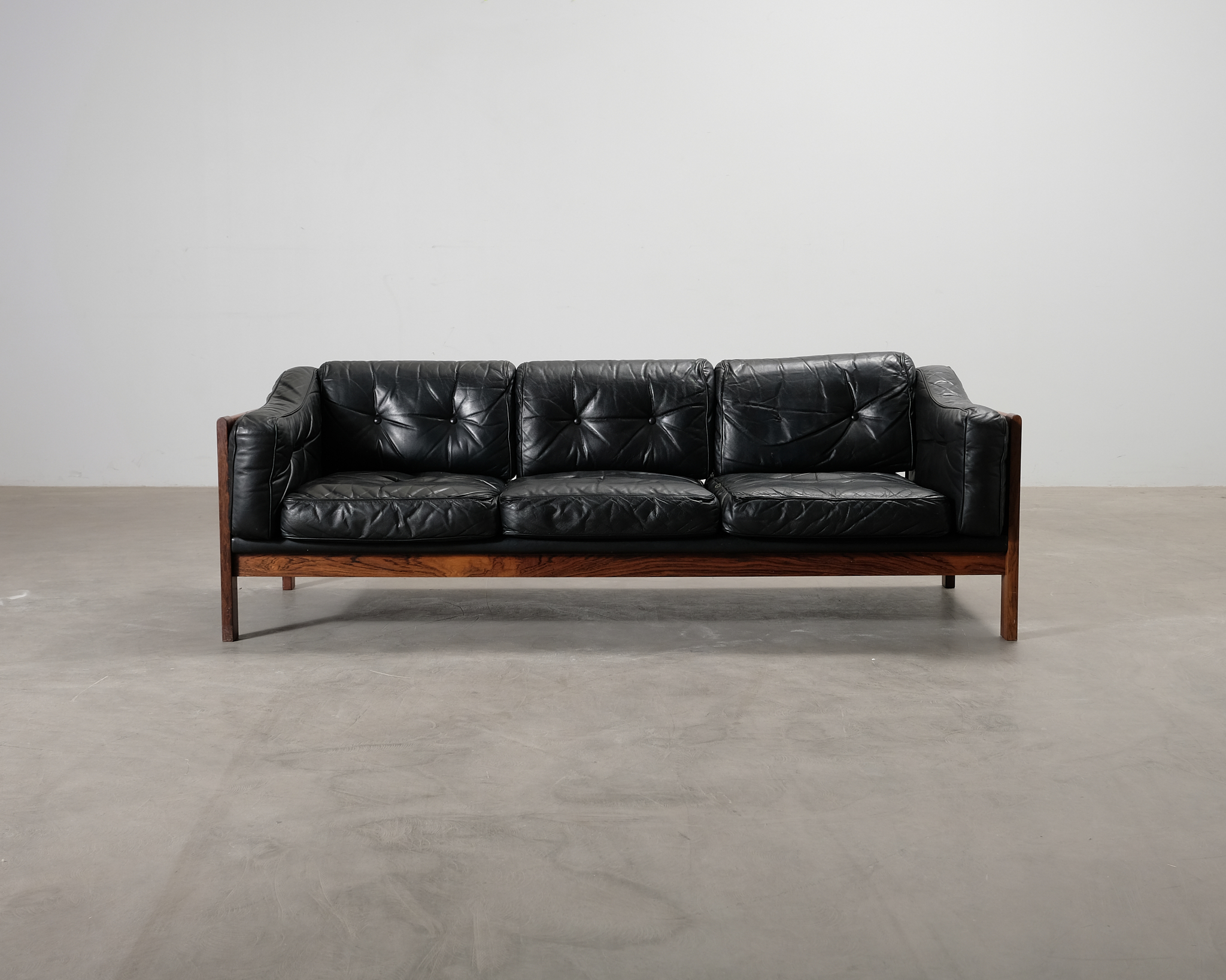 Futura M&ouml;bler Monte Carlo 3-sits vintage soffa svart l&auml;der