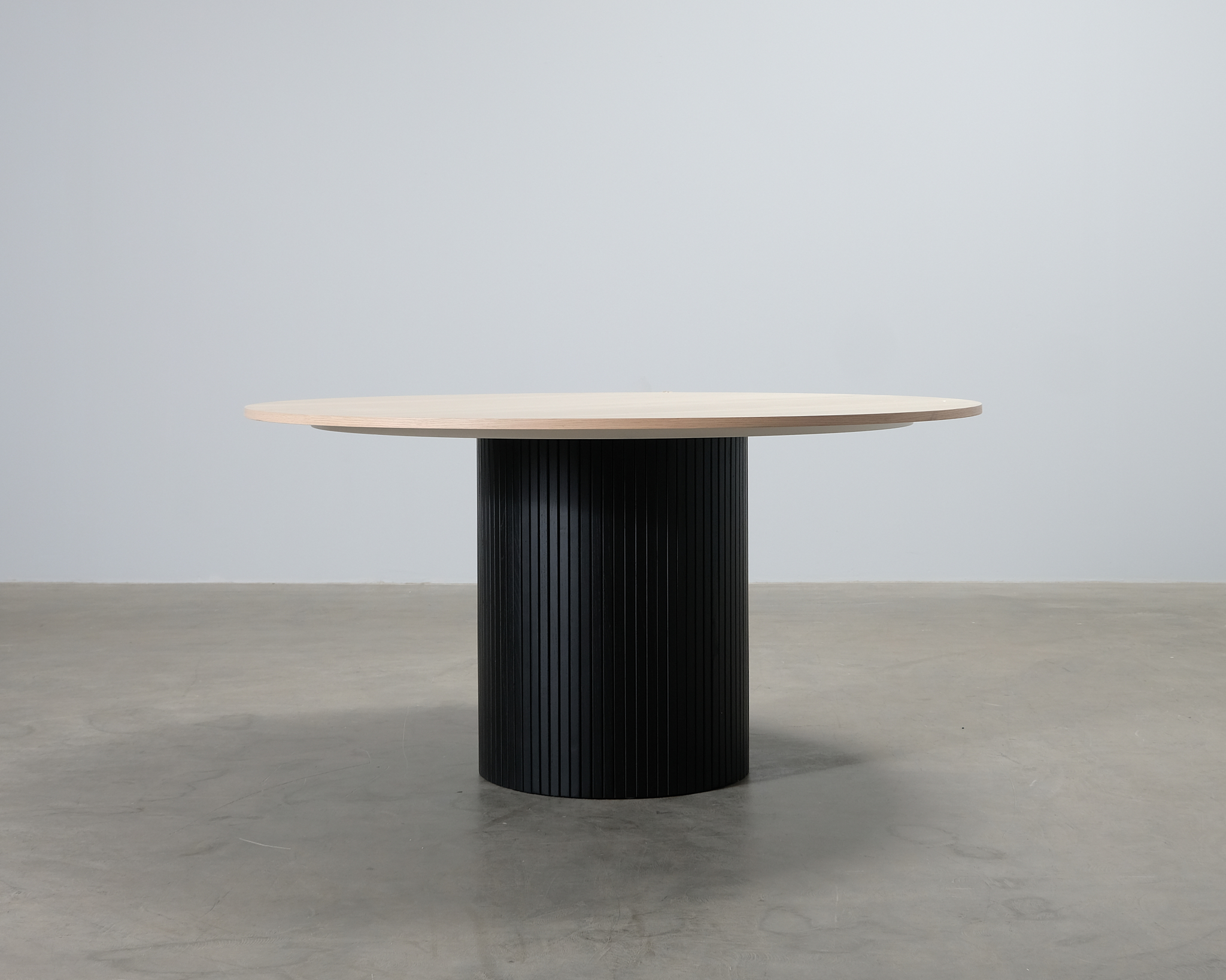 Kopparbo matbord ø 150 cm ek / svart