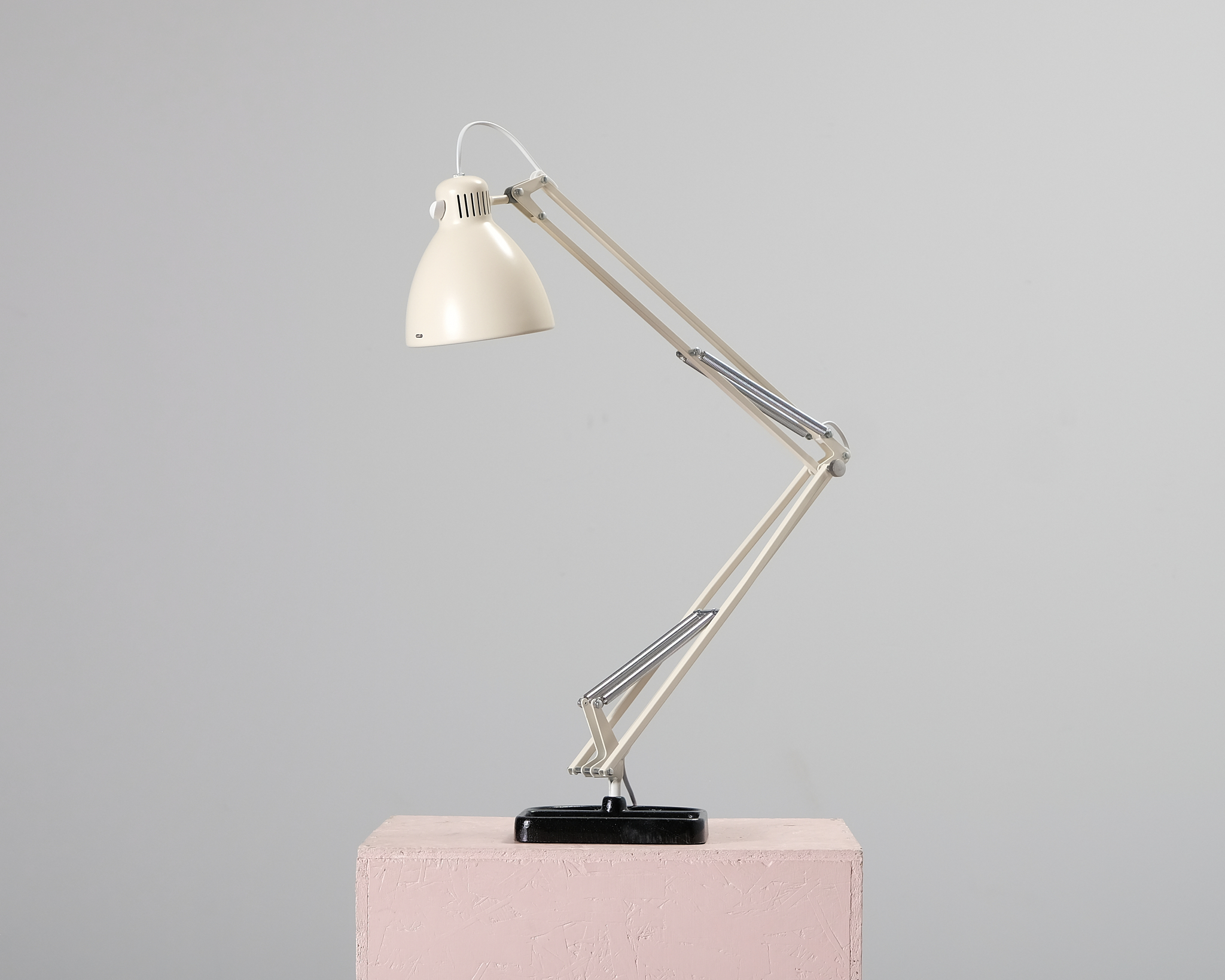 Luxo L1 bordslampa naturvit