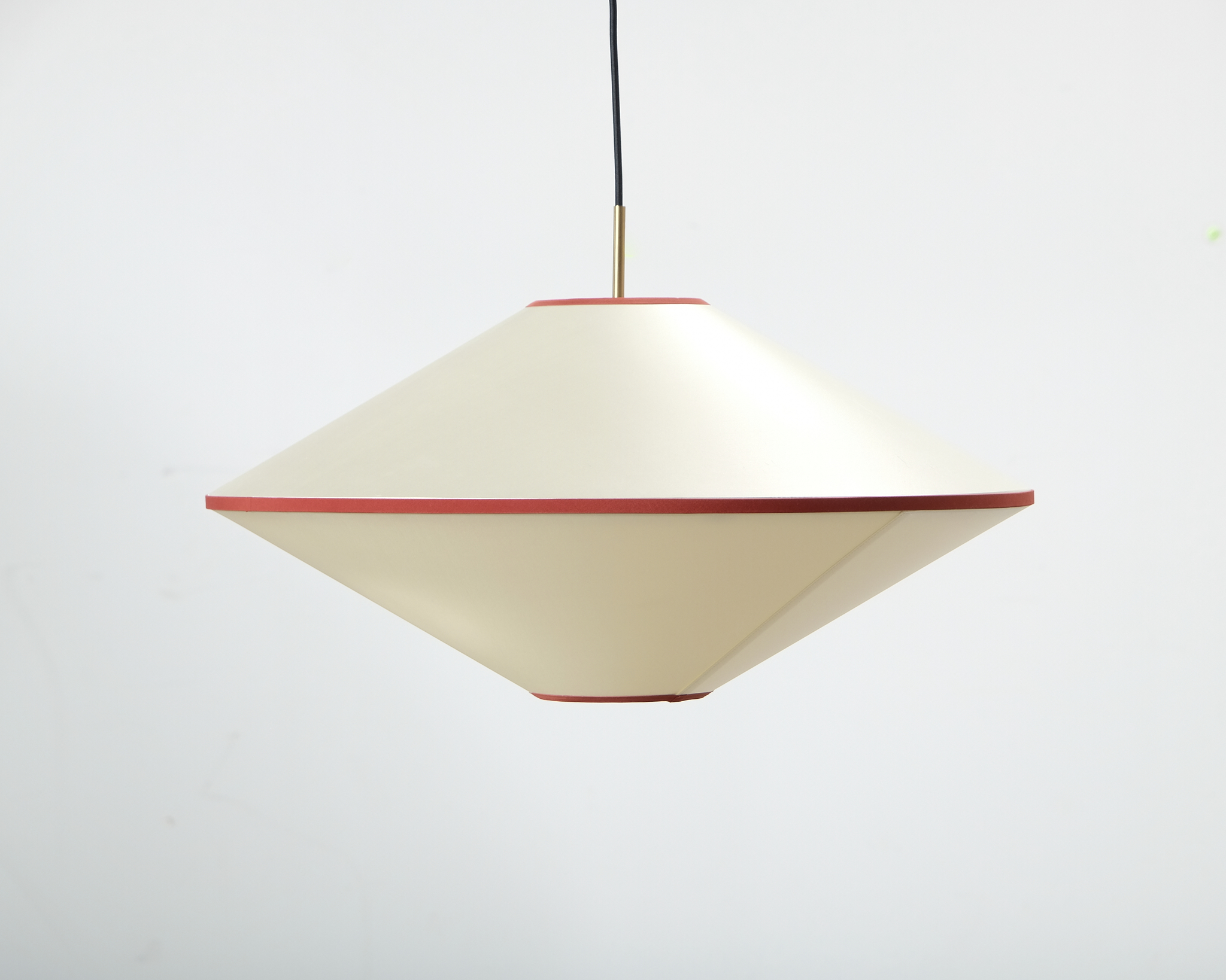Edgeform Tafta pendellampa ø 65 cm röd / naturvit