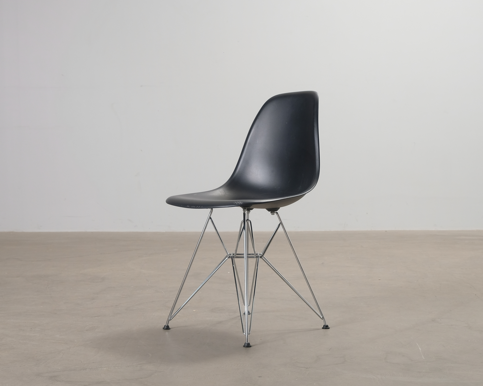 Vitra Eames DSR stol svart