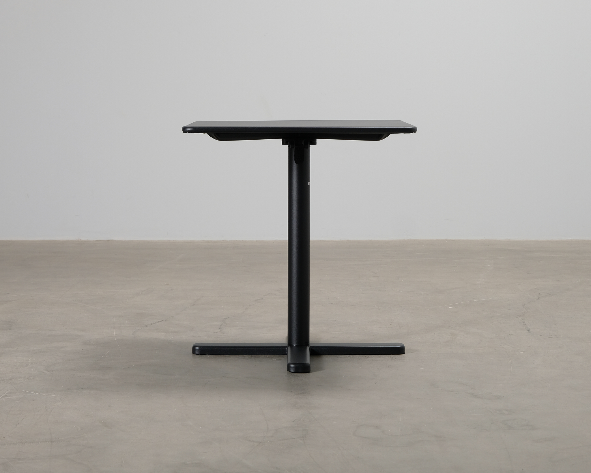 EMU Darwin utebord 70 cm svart