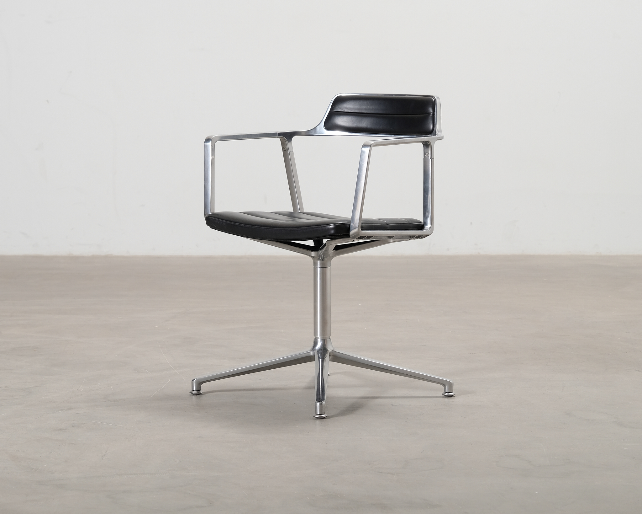 Vipp 452 arbetsstol aluminium / svart läder