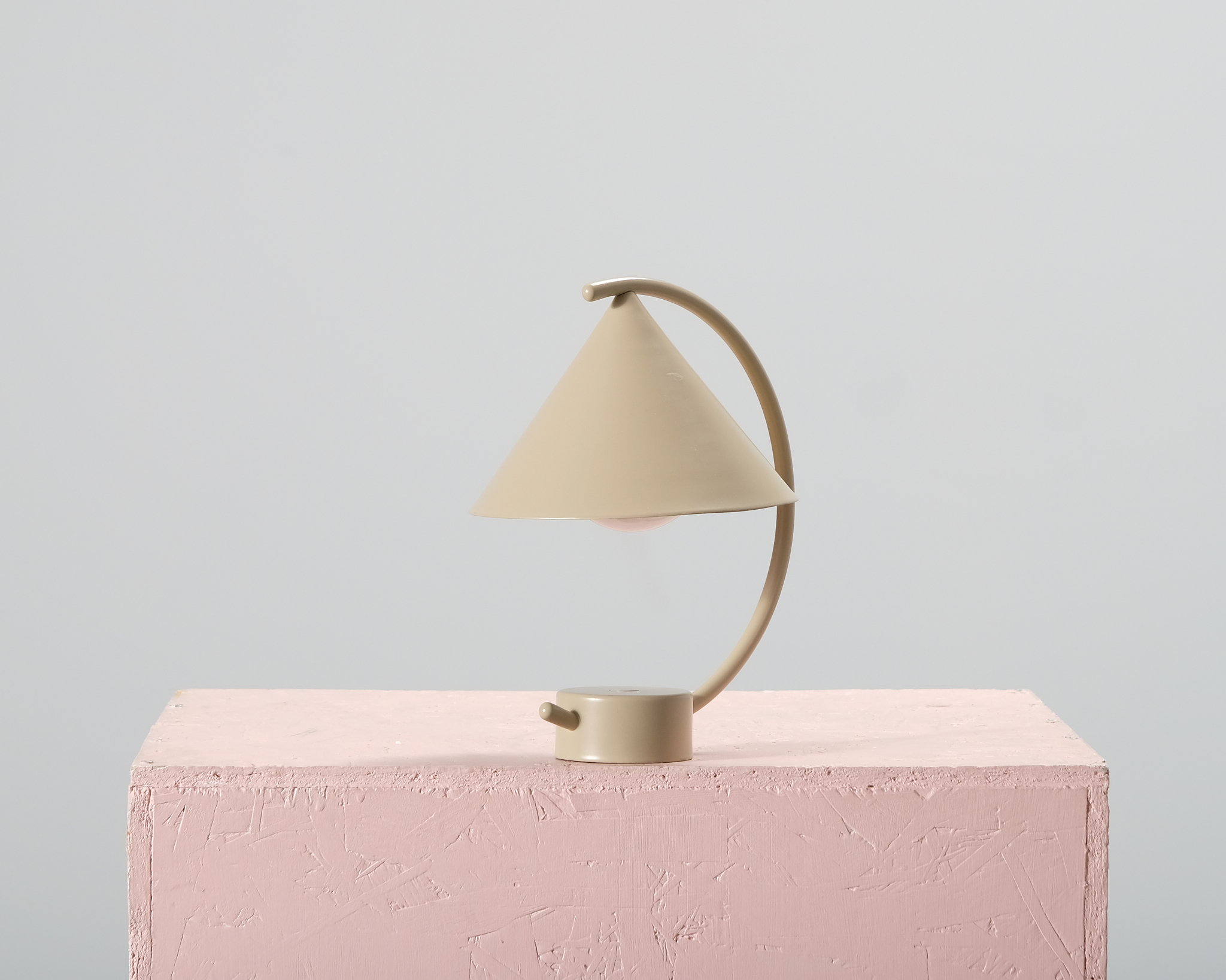 Ferm Living Meridian bordslampa Cashmere