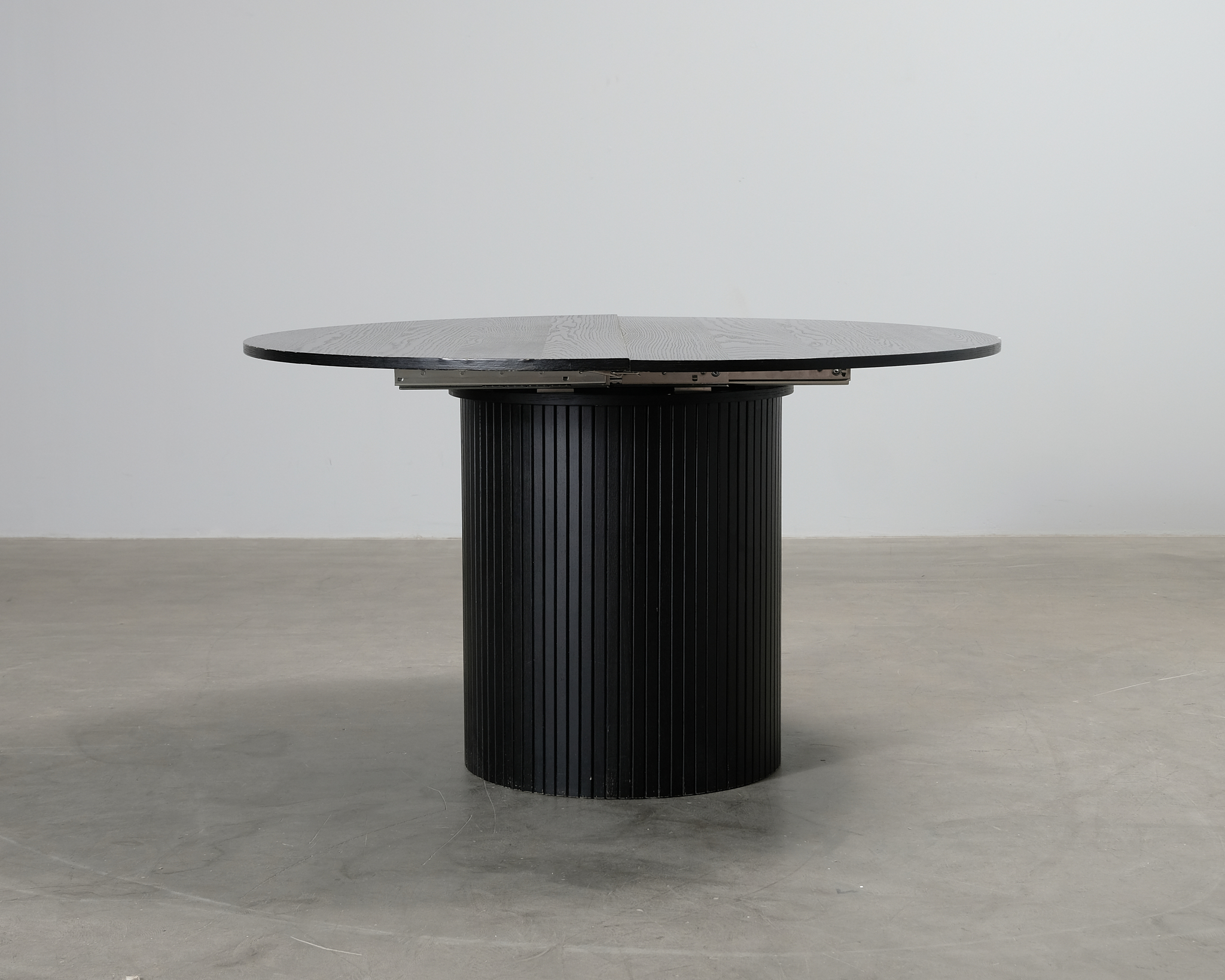 Kopparbo f&ouml;rl&auml;ngningsbart matbord 130-180 cm svart