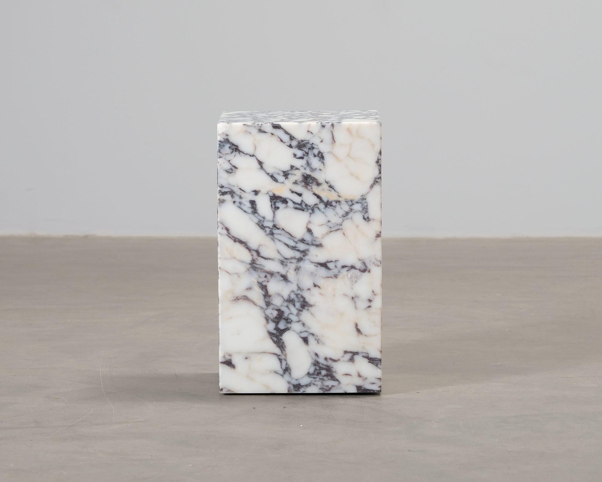 Audo Copenhagen Plinth sidobord Rose Calacatta marmor