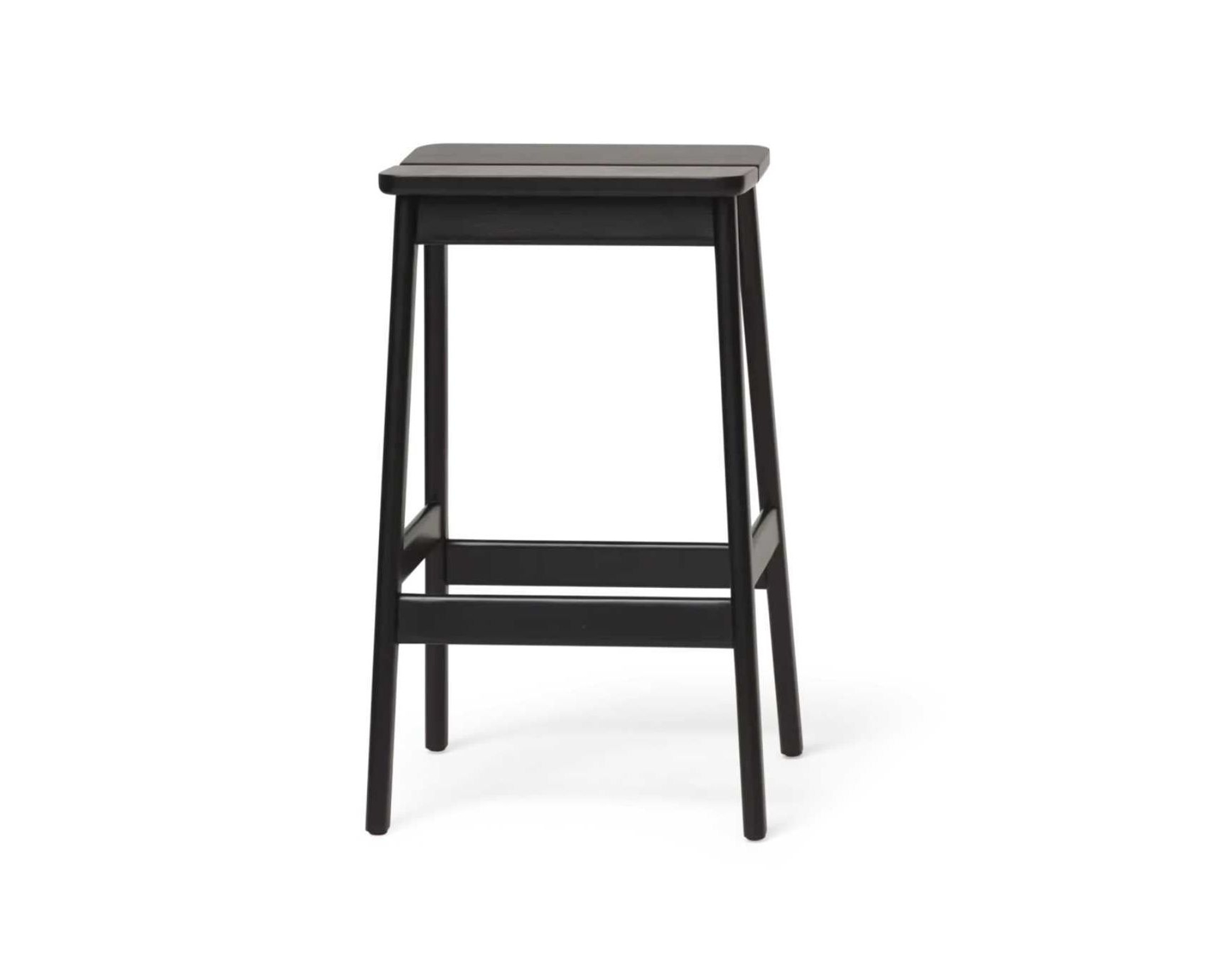 Form & Refine Angle baarituoli 65 cm musta