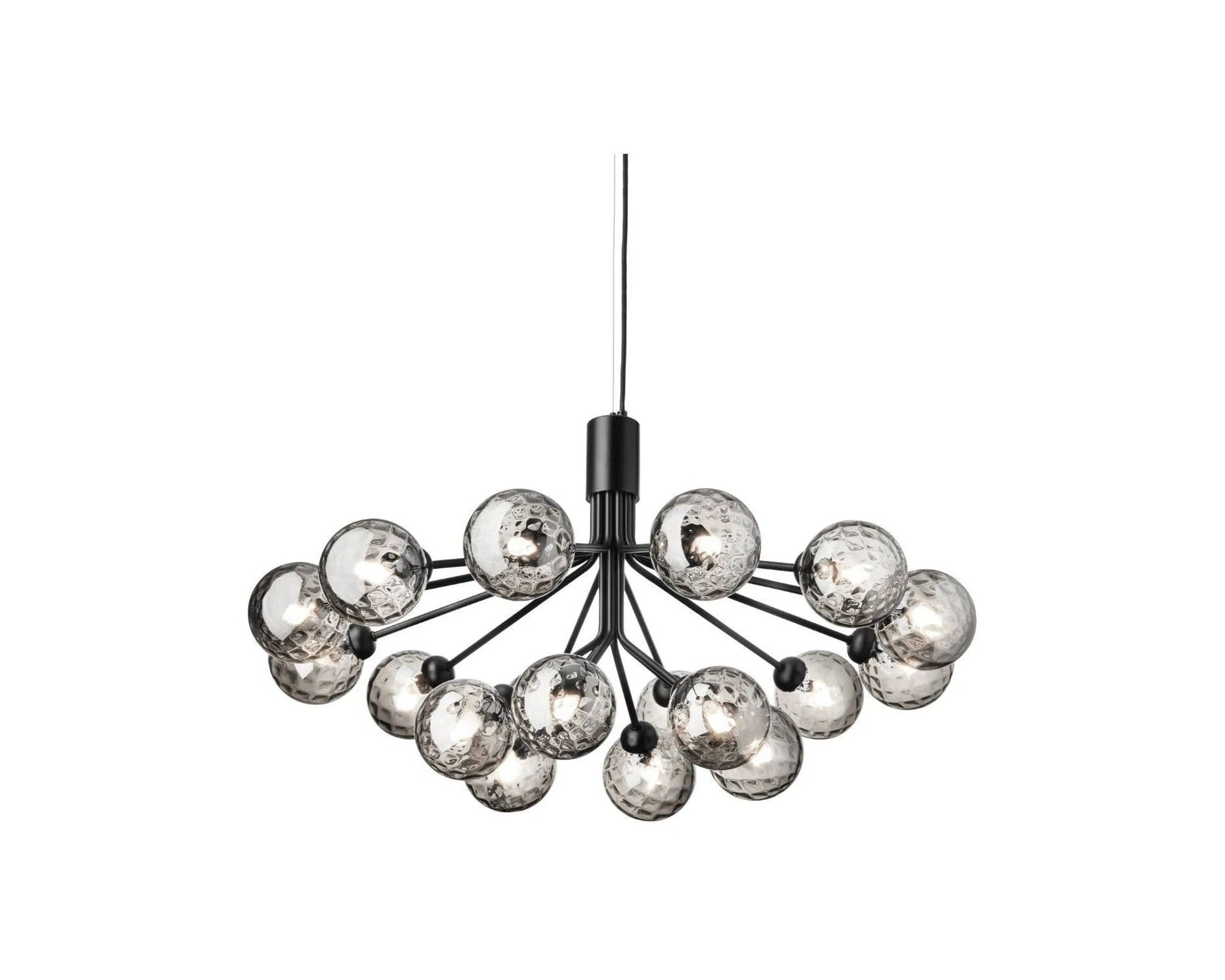 Nuura Apiales 18 ljuskrona &oslash; 89 cm svart / r&ouml;kt glas