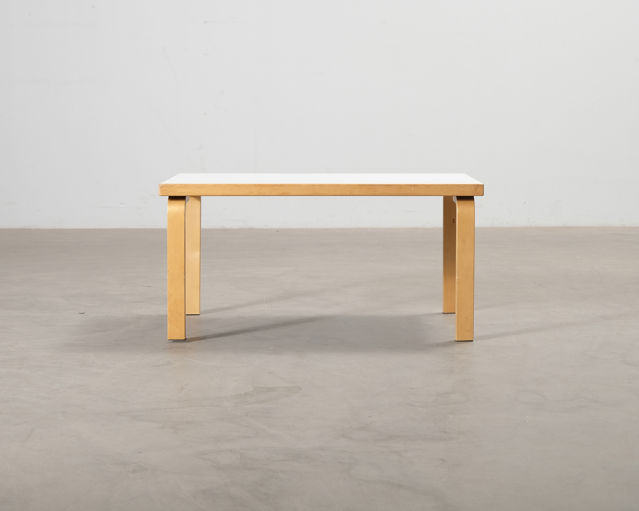 Artek 80B bord vit laminat