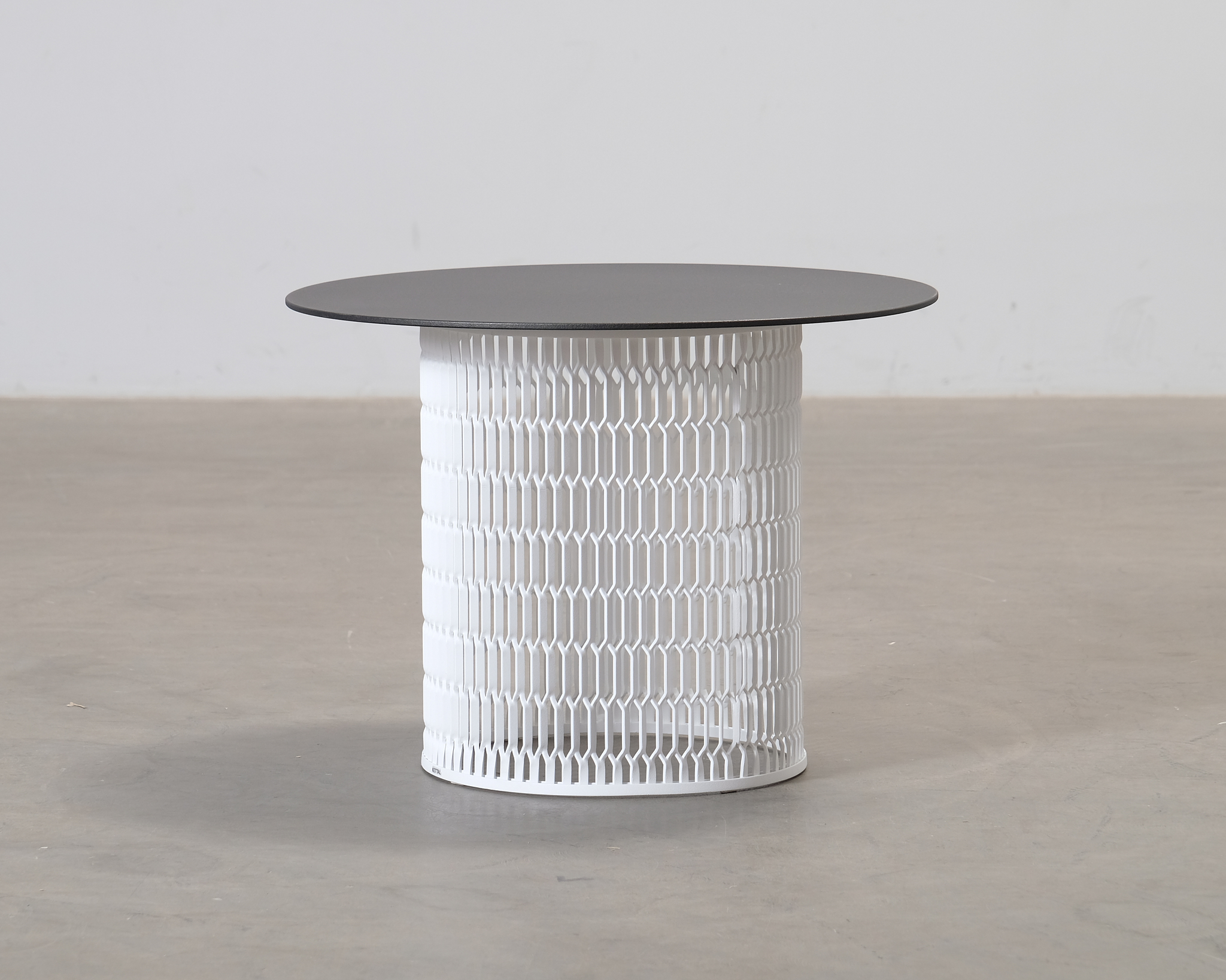 Ketall Mesh sivupöytä valkoinen / musta