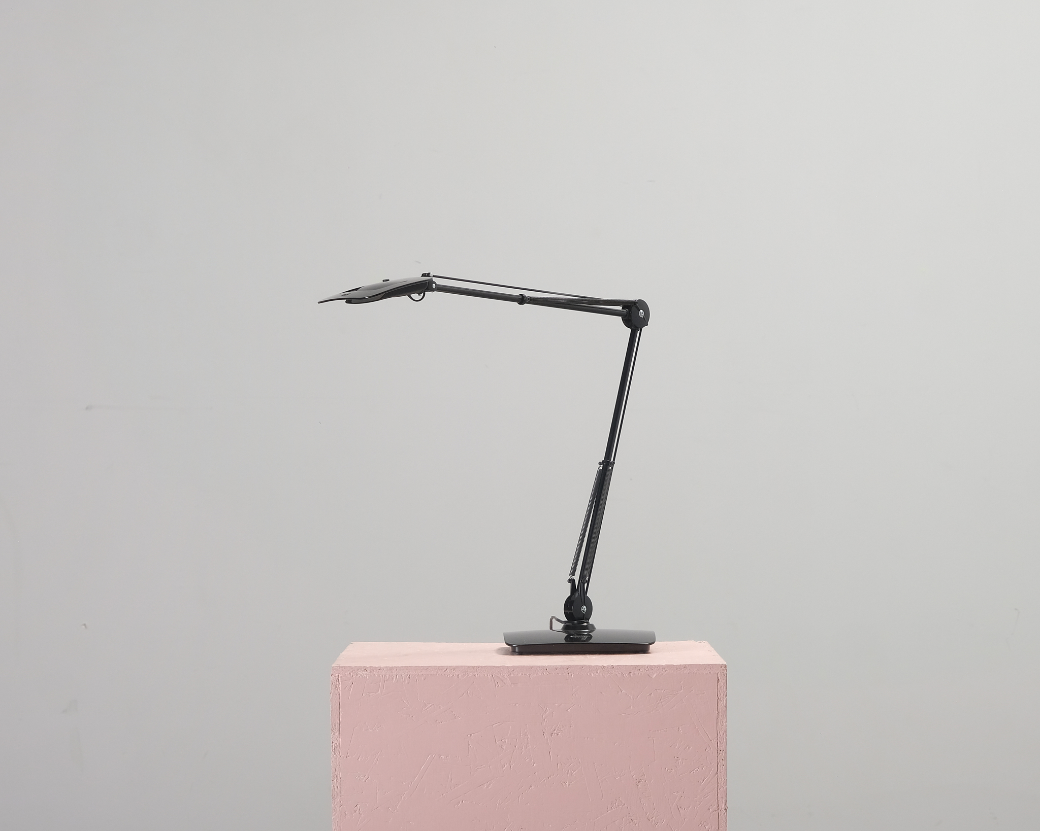 Luxo bordslampa svart