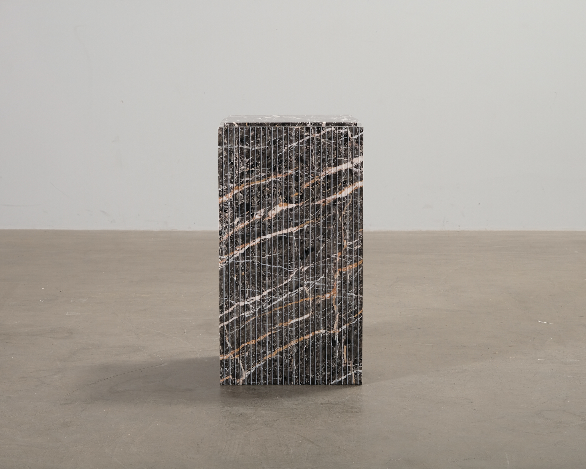 Ruth & Joanna Block sidobord marmor