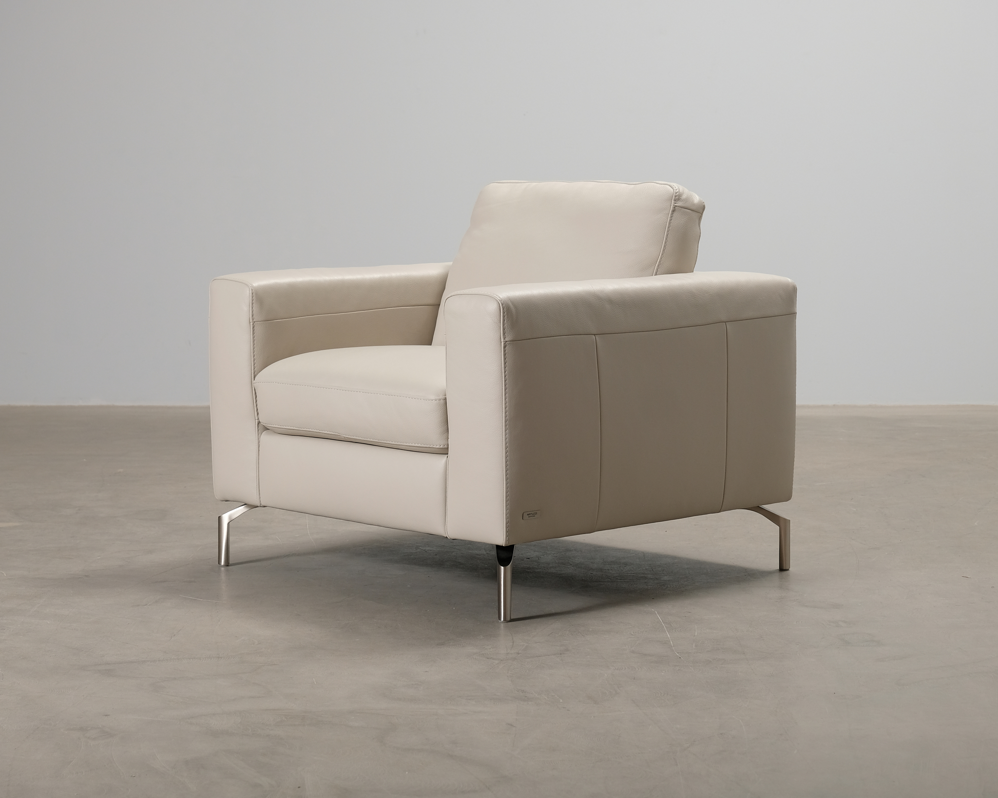 Natuzzi nahkanojatuoli valkoinen