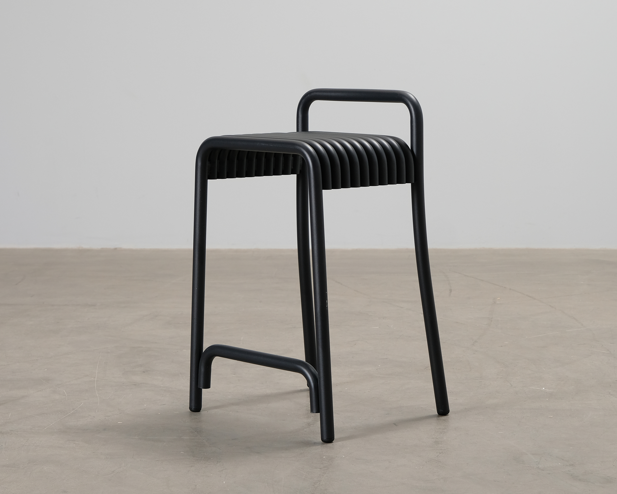 Beb&oacute; Objects Kane barstol 65 cm svart