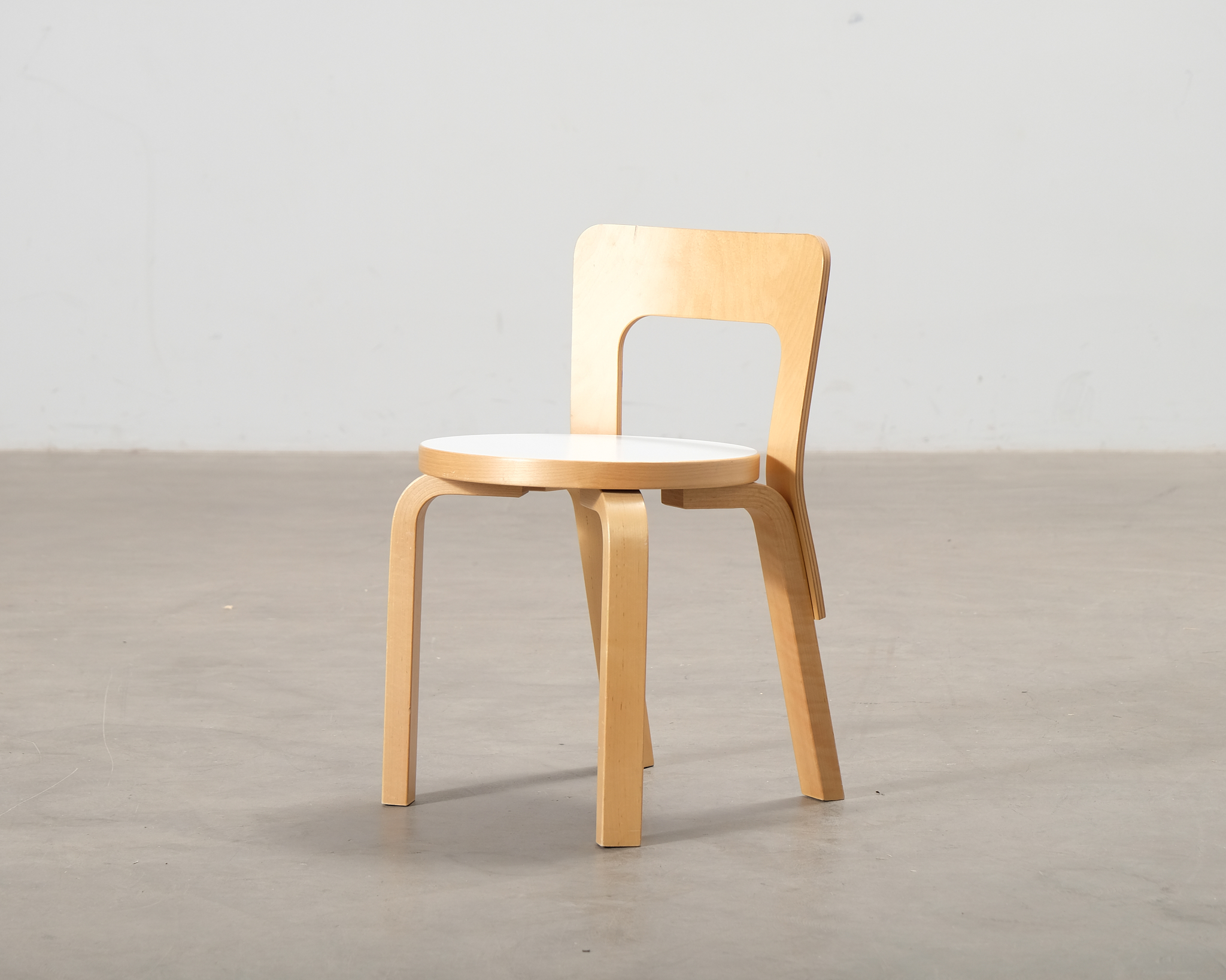 Artek N65 barnstol bj&ouml;rk / vit laminat