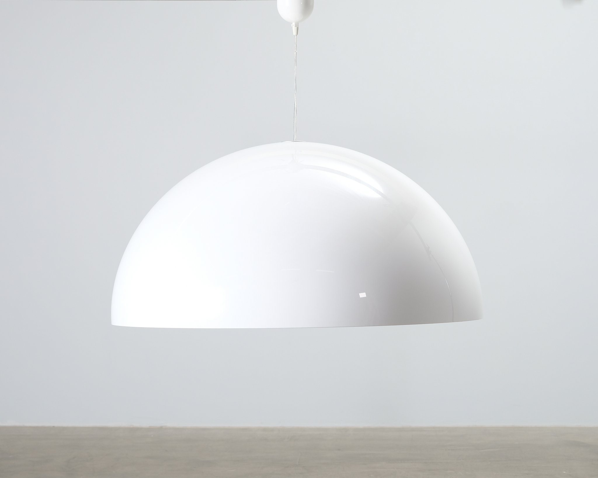 Oluce Sonora pendellampa &oslash; 90 cm vit / guld