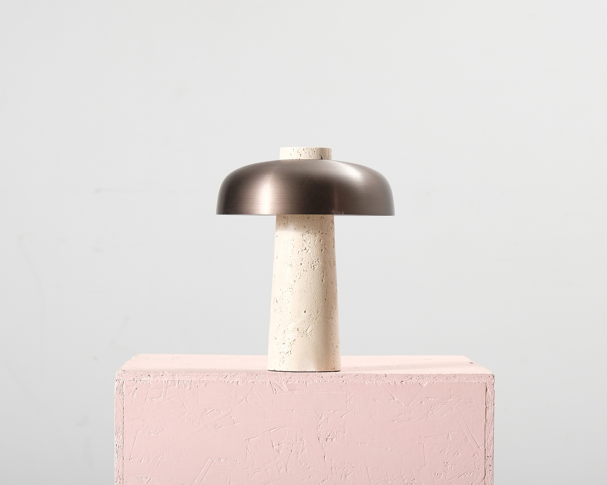Audo Copenhagen Reverse bordslampa travertin