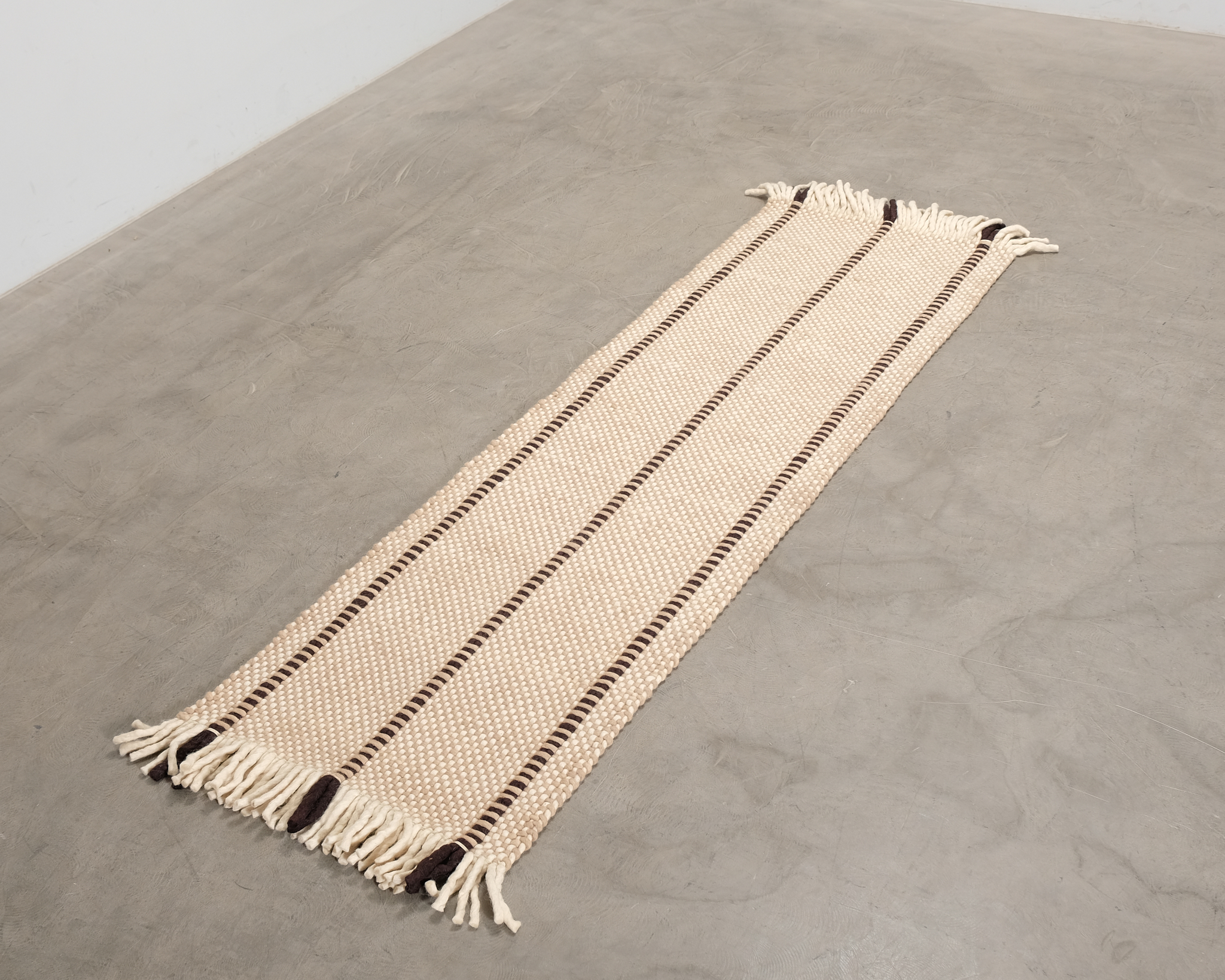 Layered Mass Production ullmatta 75 x 260 cm beige