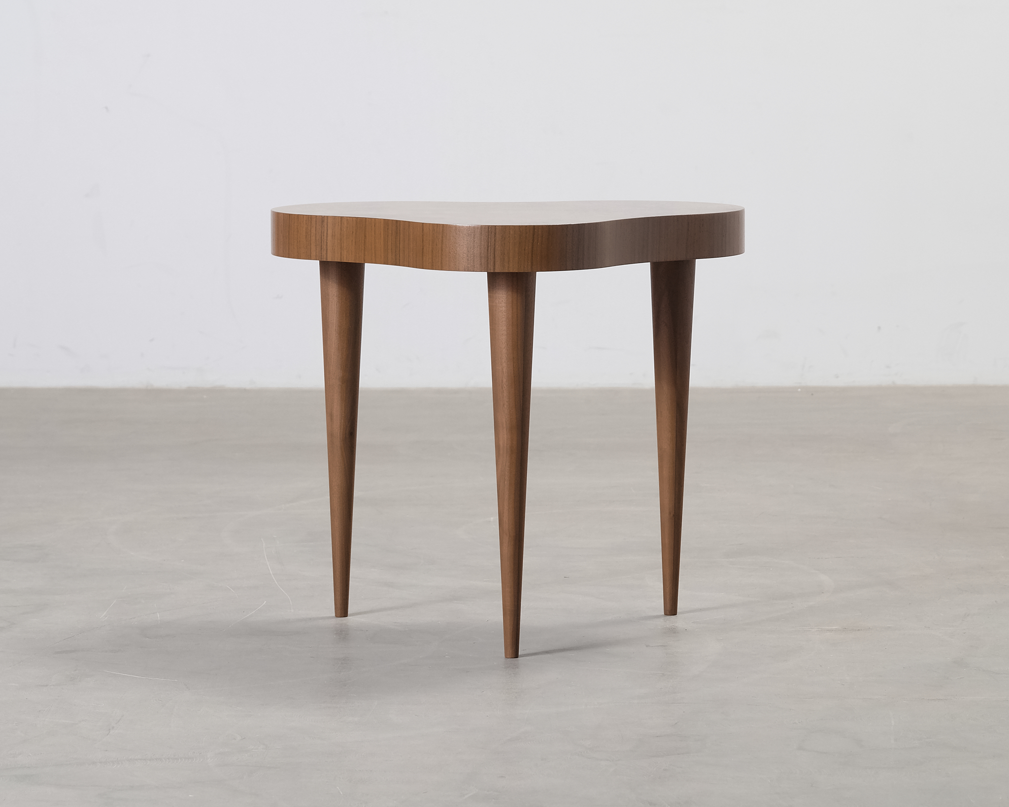 Herman Miller Rohde Paldao Tall sivupöytä pähkinä