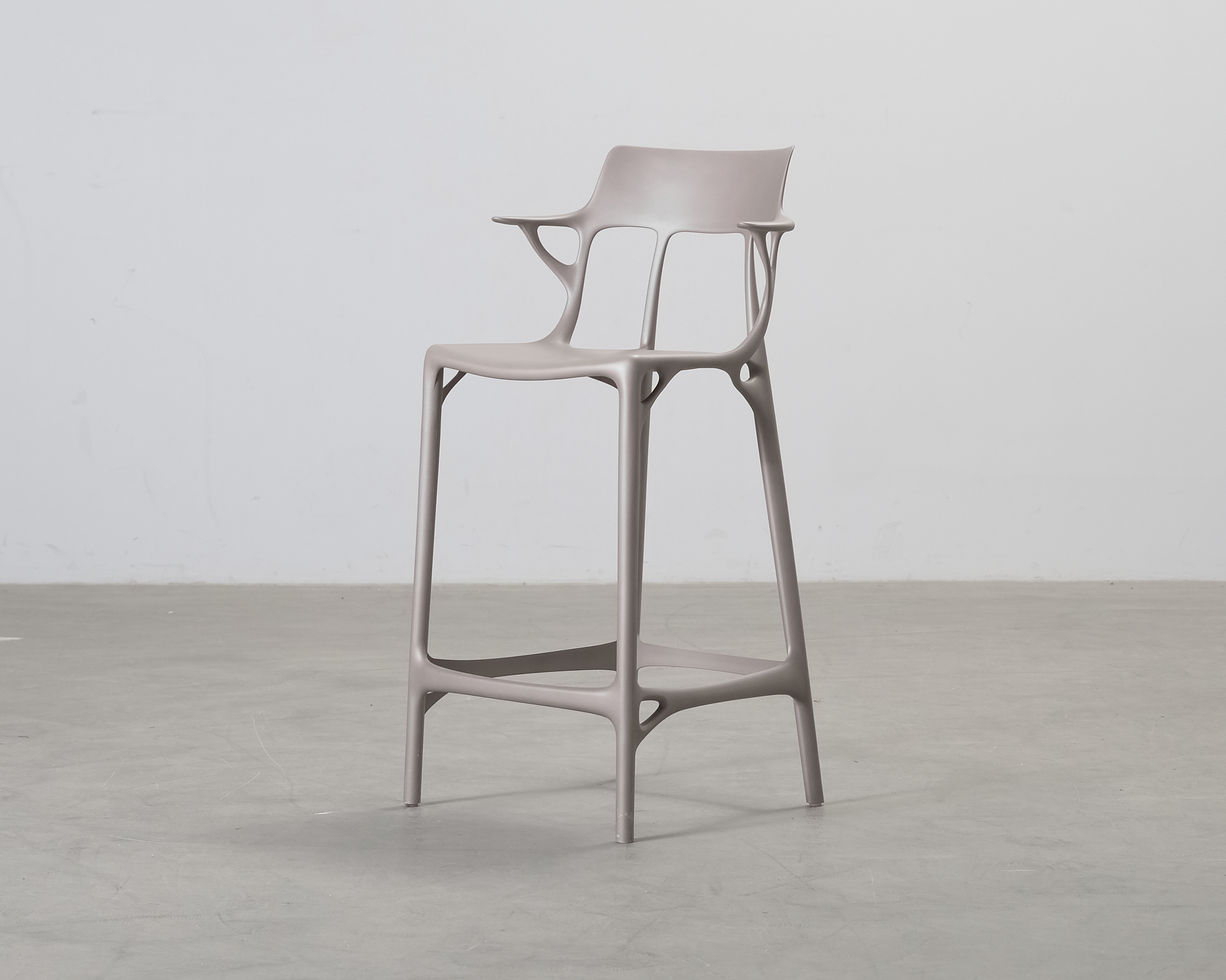 Kartell A.I. Recycled baarituoli harmaa