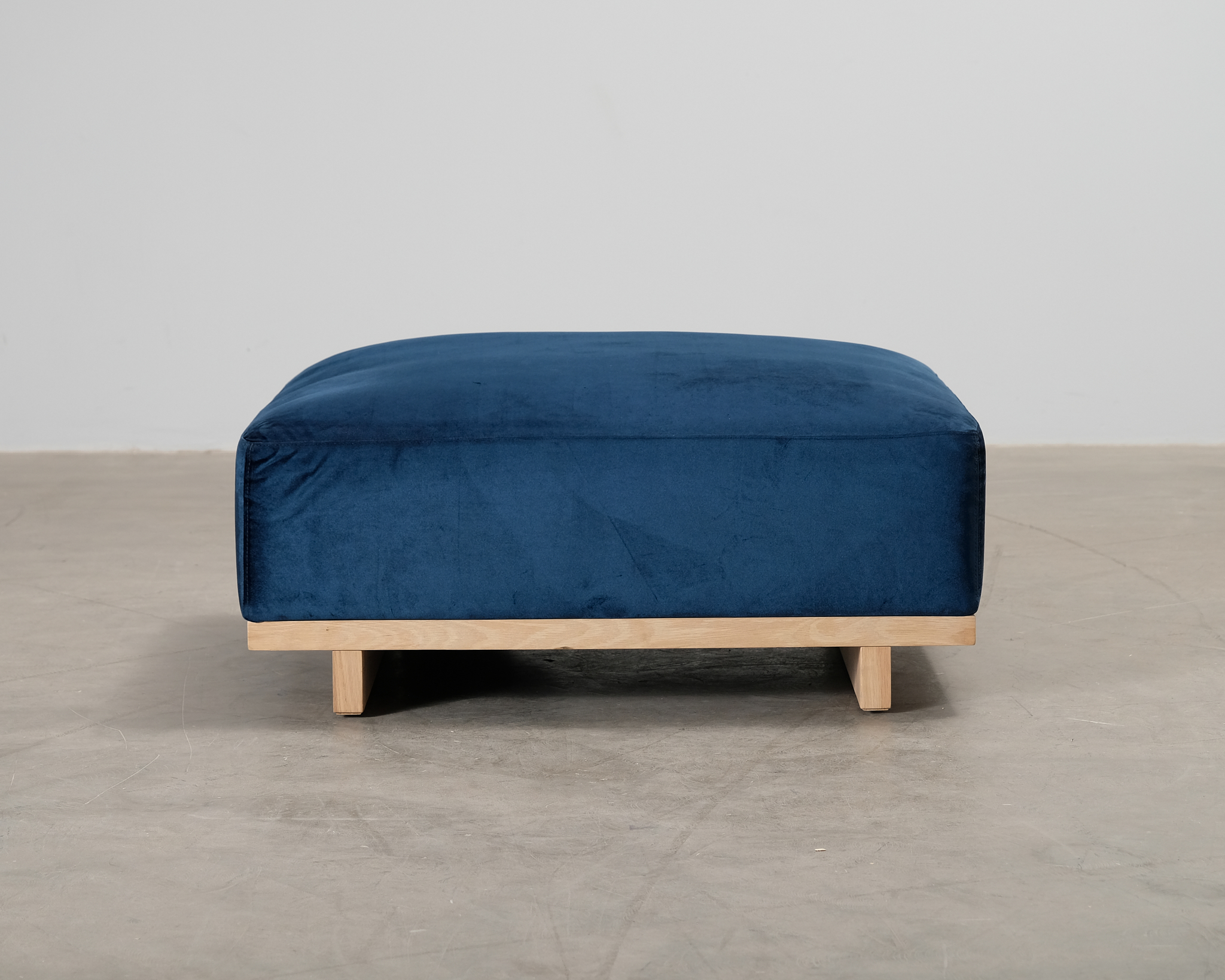 Sofacompany Aya puff Velour Lux Petro sammet